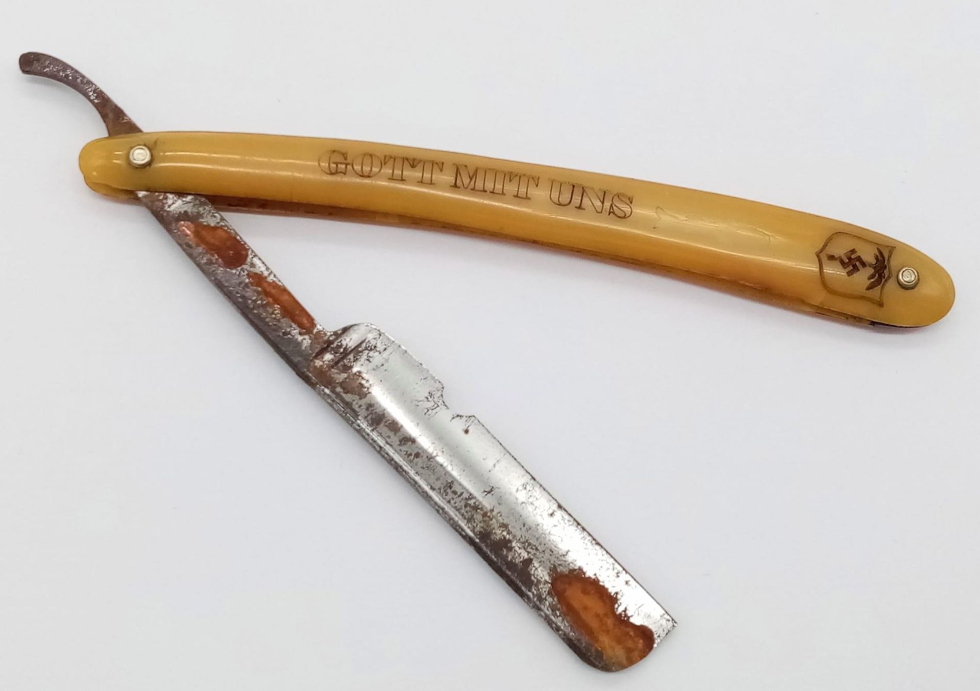 WW2 German Africa Corps Patriotic Cut-throat Razor. There is a small chip in the blade. - Image 2 of 4