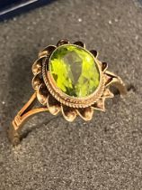 Stunning 9 carat GOLD and PERIDOT RING, Having a beautifully faceted large (1.5 carat) Oval Cut