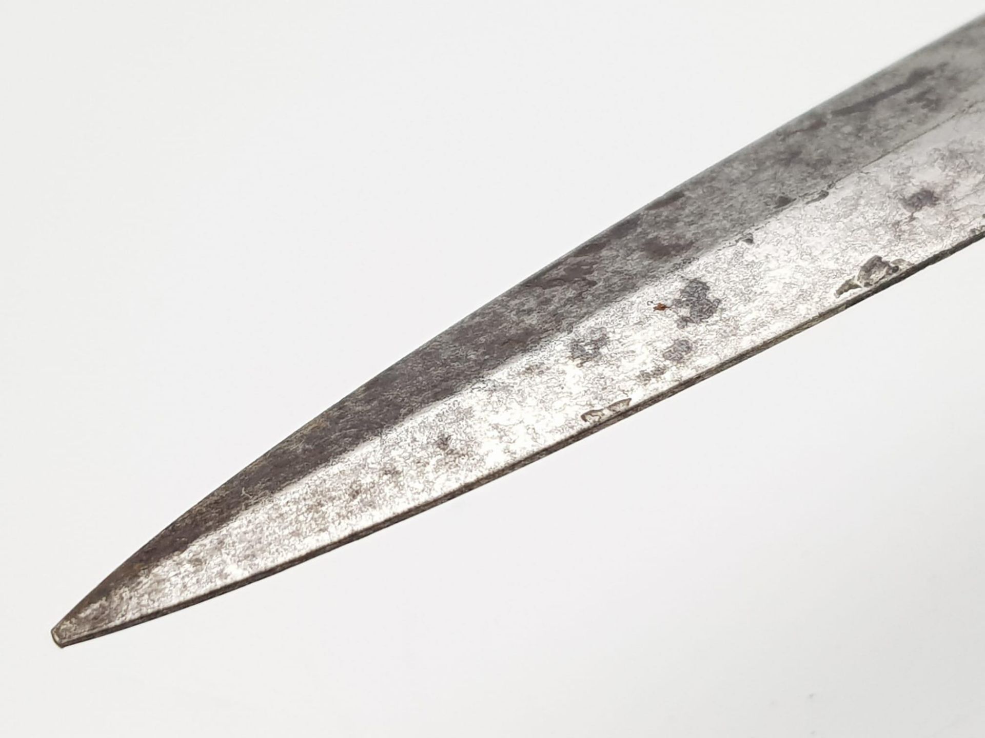A German Nazi Luftwaffe (2nd Model) Dagger. The dagger has a maker's mark of Ernst Pack of - Image 8 of 10