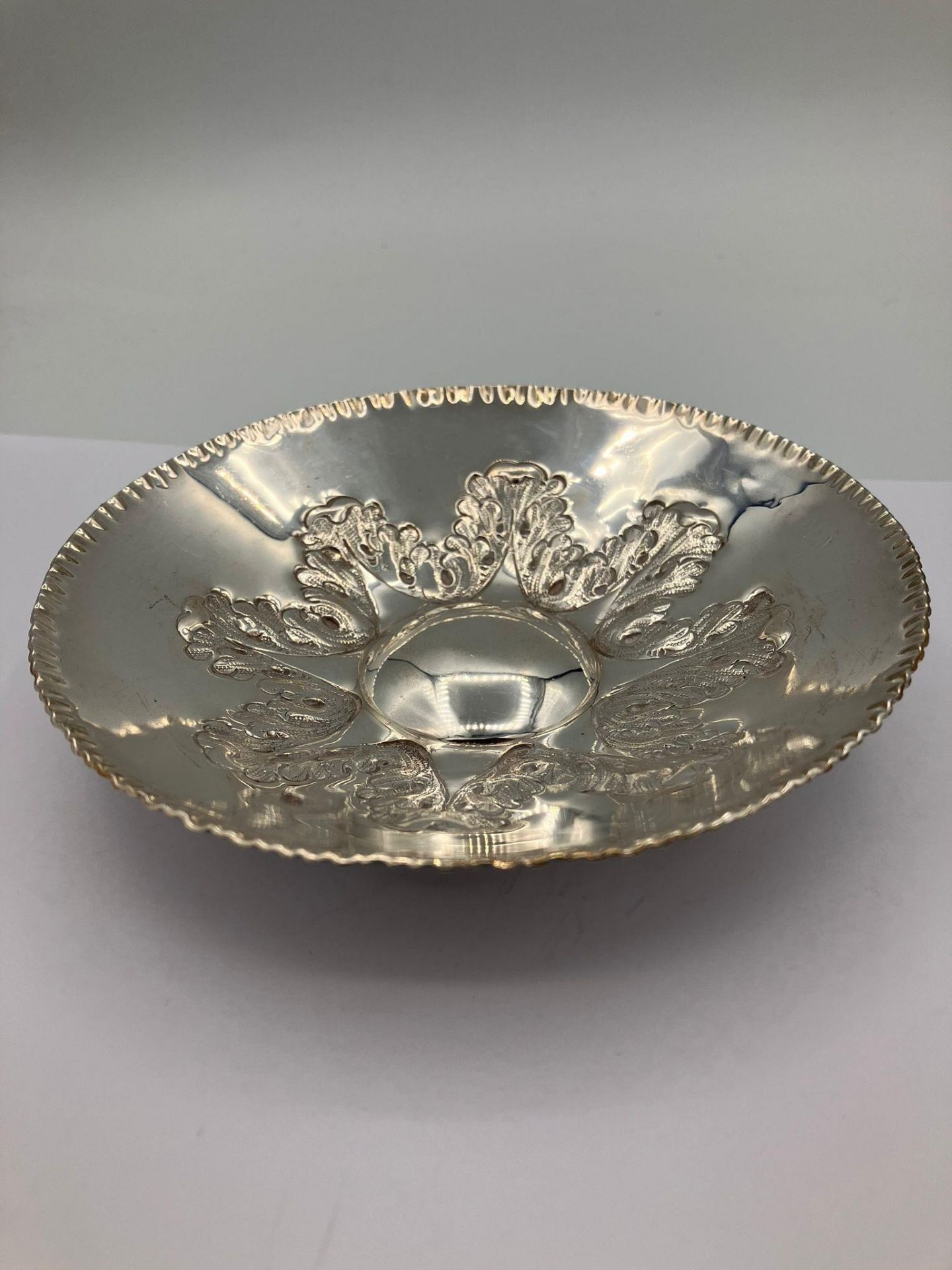 Vintage ASPREY of LONDON SILVER DISH. Beautifully decorated. 12.5 cm diameter. 126 Grams. - Image 6 of 7