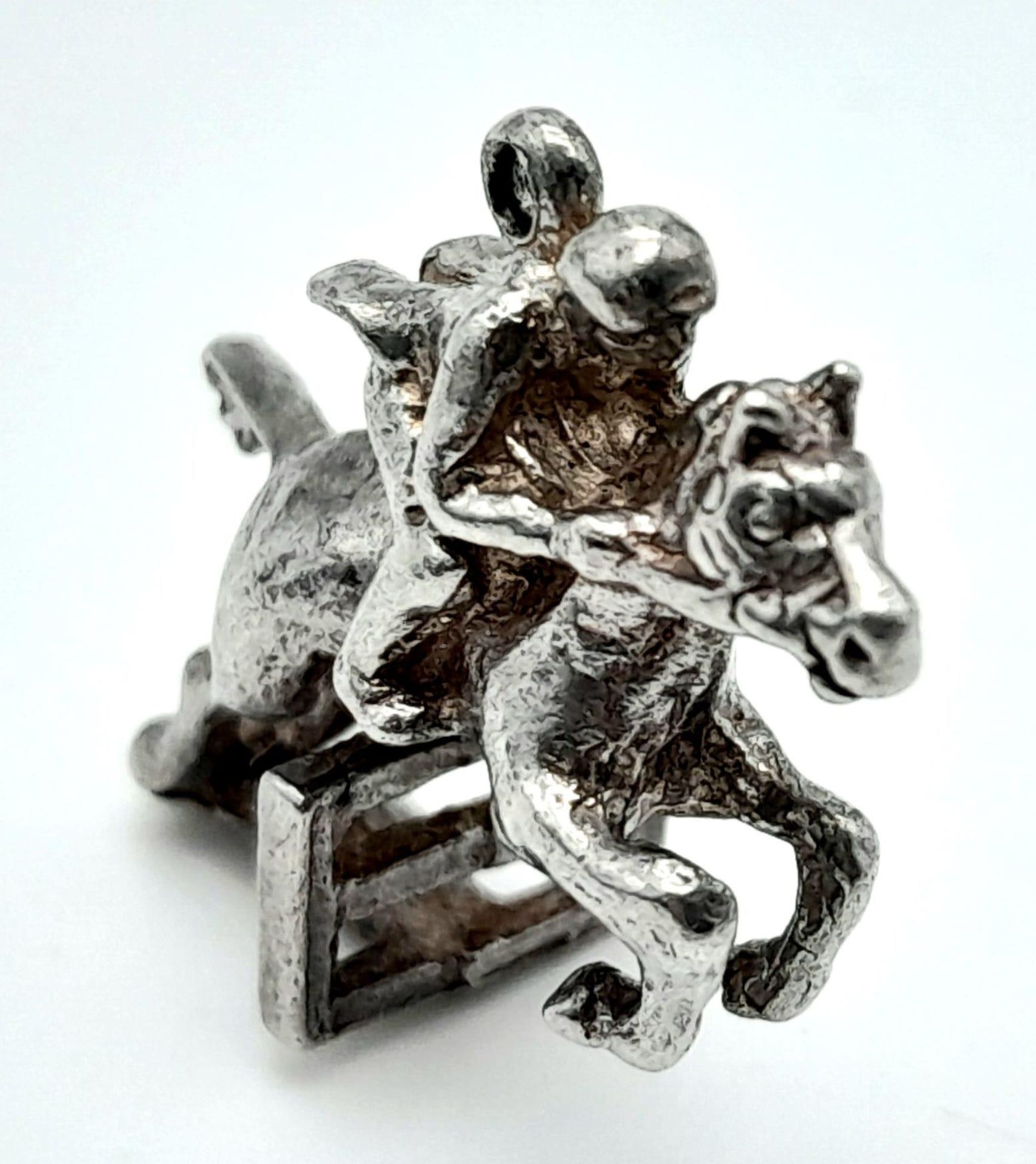 A Sterling Silver Jockey Horse Racing Charm. 2.3cm x 2cm, 5g weight. Ref: SC 7095 - Image 2 of 4