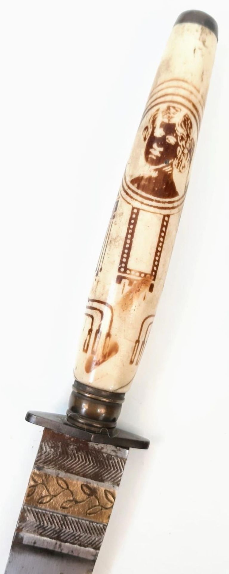 An Antique Unique Art Nouveau Decorated Bone Handle Stiletto Dagger in Leather Sheath. 29cm Length. - Bild 9 aus 12