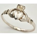 A Sterling Silver Claddagh Ring. Size Z, 2.6g total weight. Ref:8278