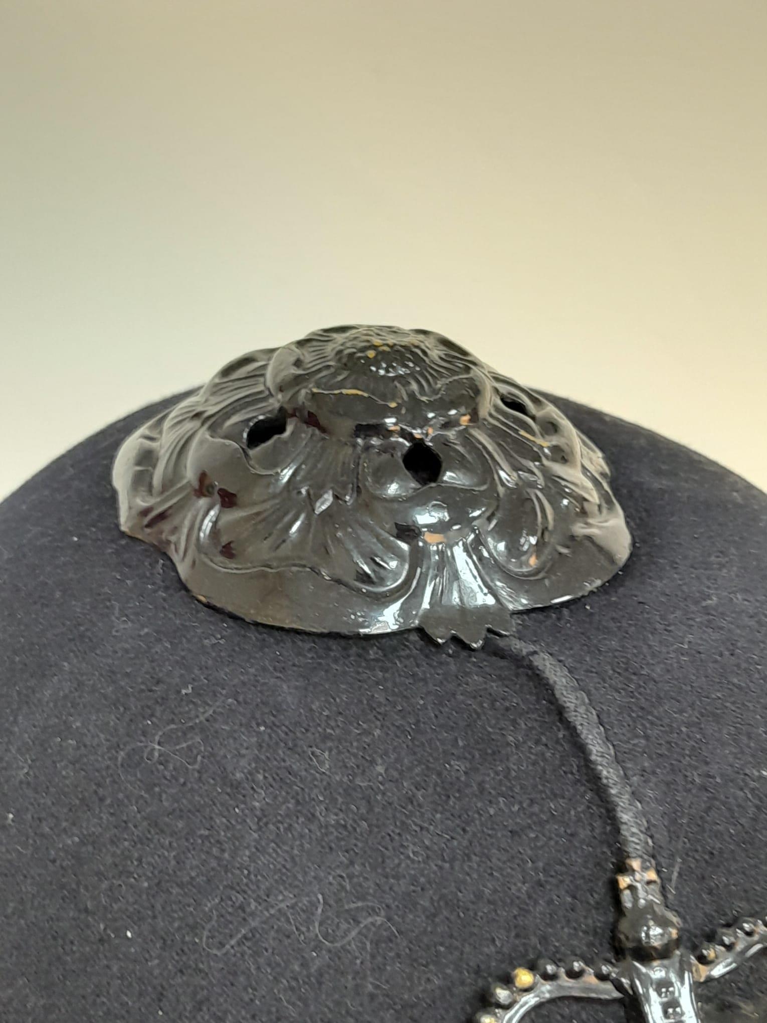 A Vintage Huntingdon Constabulary Police Helmet. Original badge. - Image 6 of 6