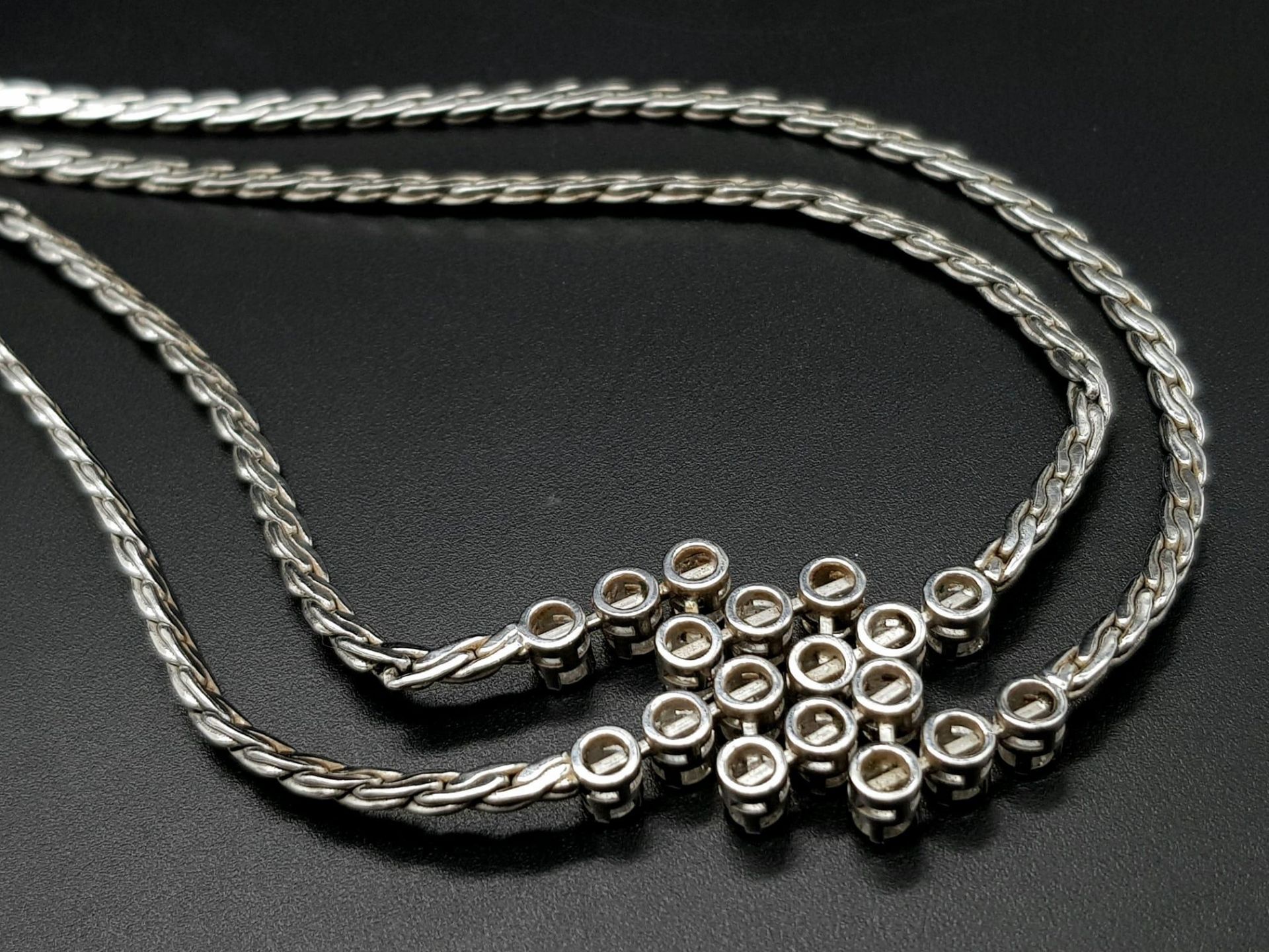 A Beautiful 14K White Gold and Diamond Two Row Necklace. 18 diamonds - 3.6ctw of brilliant round cut - Bild 12 aus 17