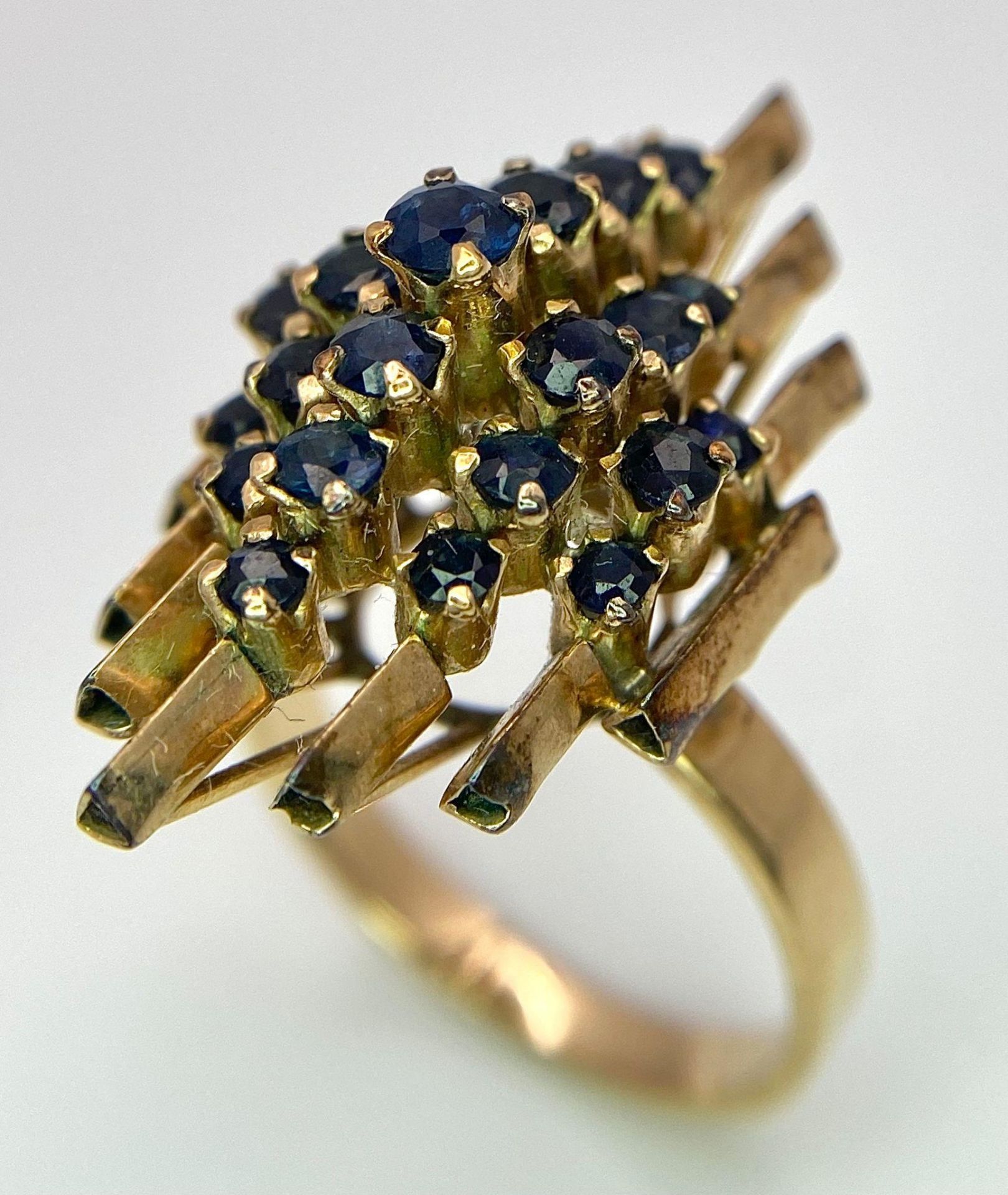 A vintage, 14 K yellow gold ring with a crown of Ceylon, round cut, vivid dark blue sapphires,