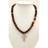 A tiger's eye necklace with a sterling silver cross and clasp. Necklace length: 41 cm, total weight: