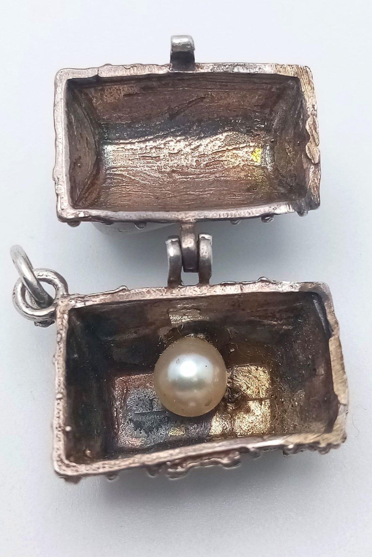 2X vintage sterling silver pendants include a shell and a treasure chest with pearl inside. Total - Image 2 of 9