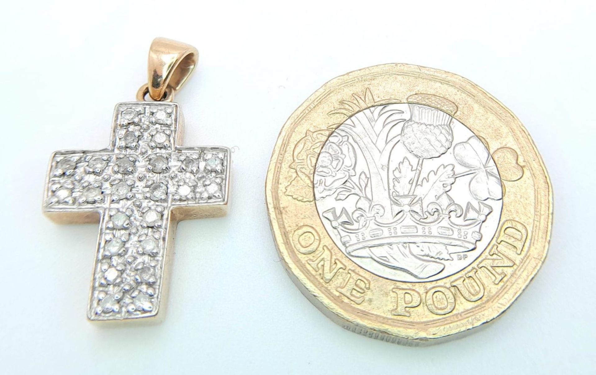 A 9 K yellow gold cross studded with diamonds (0.25 carats), dimensions (with bail): 24 x 14 x 4 mm, - Image 7 of 8