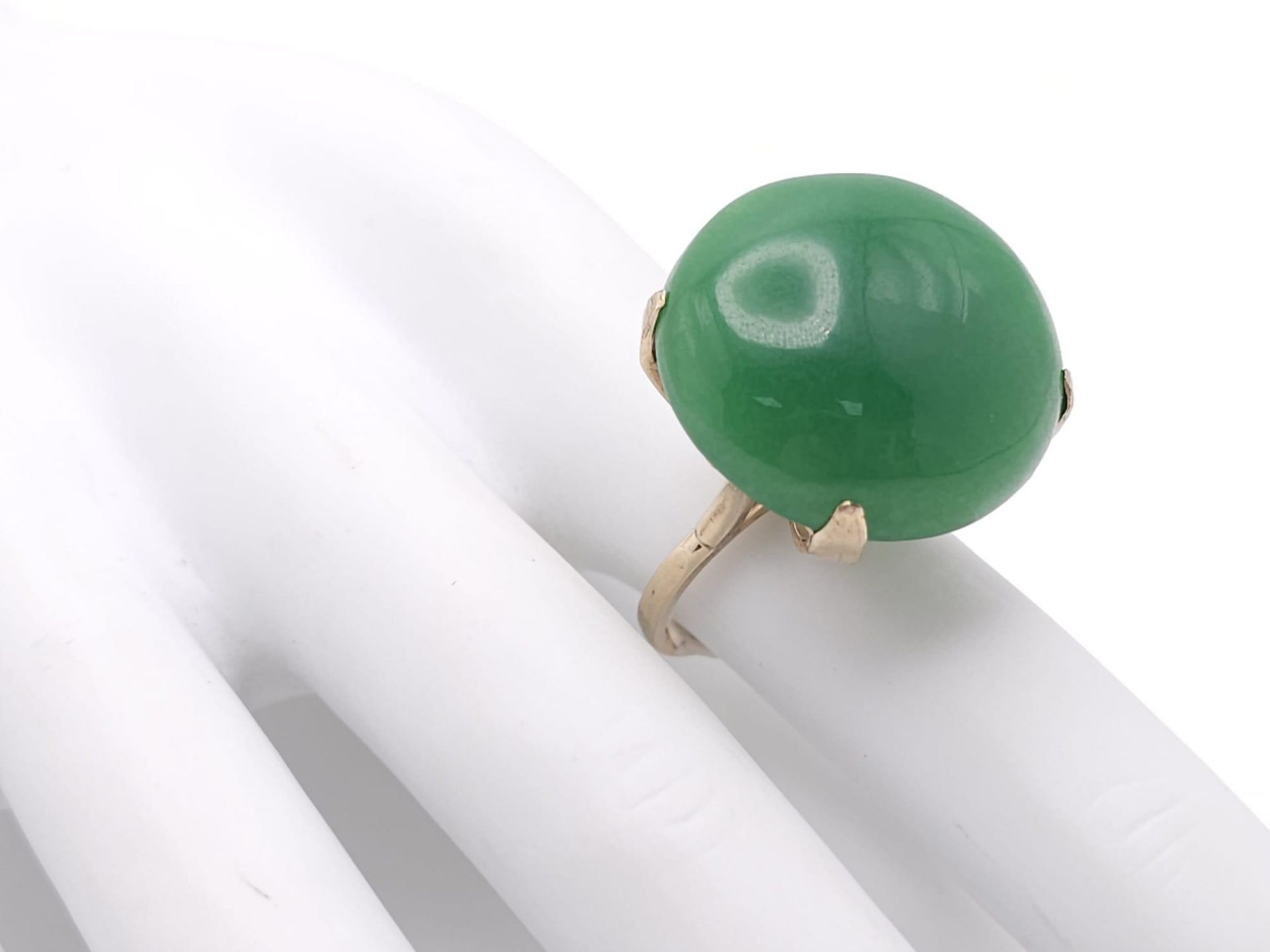 A Vintage 9K Yellow Gold Large Jade Cabochon Ring. Size M. 10.6g - Bild 9 aus 9