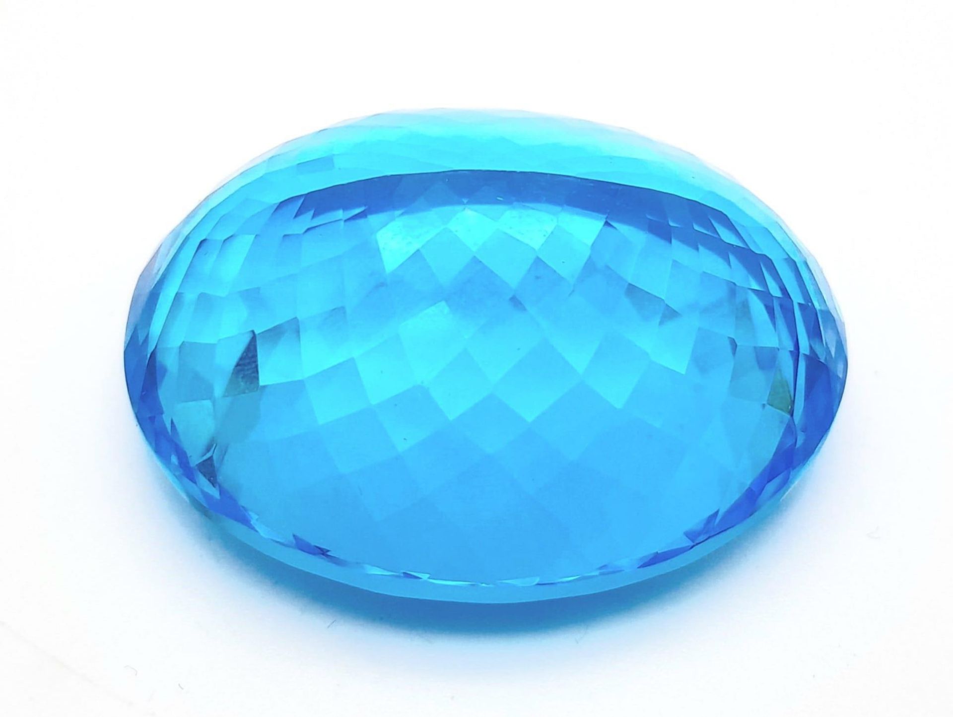 A large (162.81 carats), oval cut natural topaz, with vivid sky blue uniform colouration, - Bild 2 aus 4