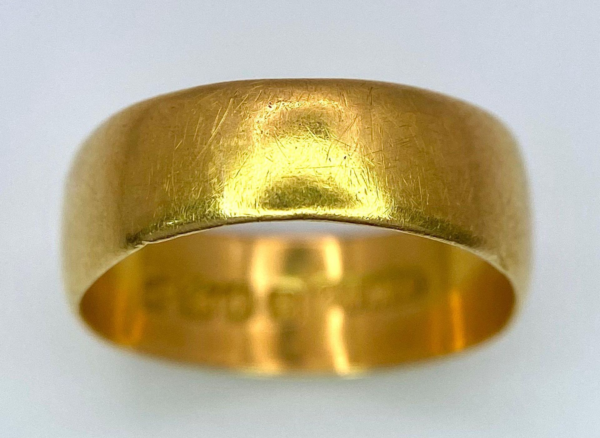 A Vintage 22K Yellow Gold Band Ring. Size J. 2.88g. Full UK hallmarks. - Image 2 of 5