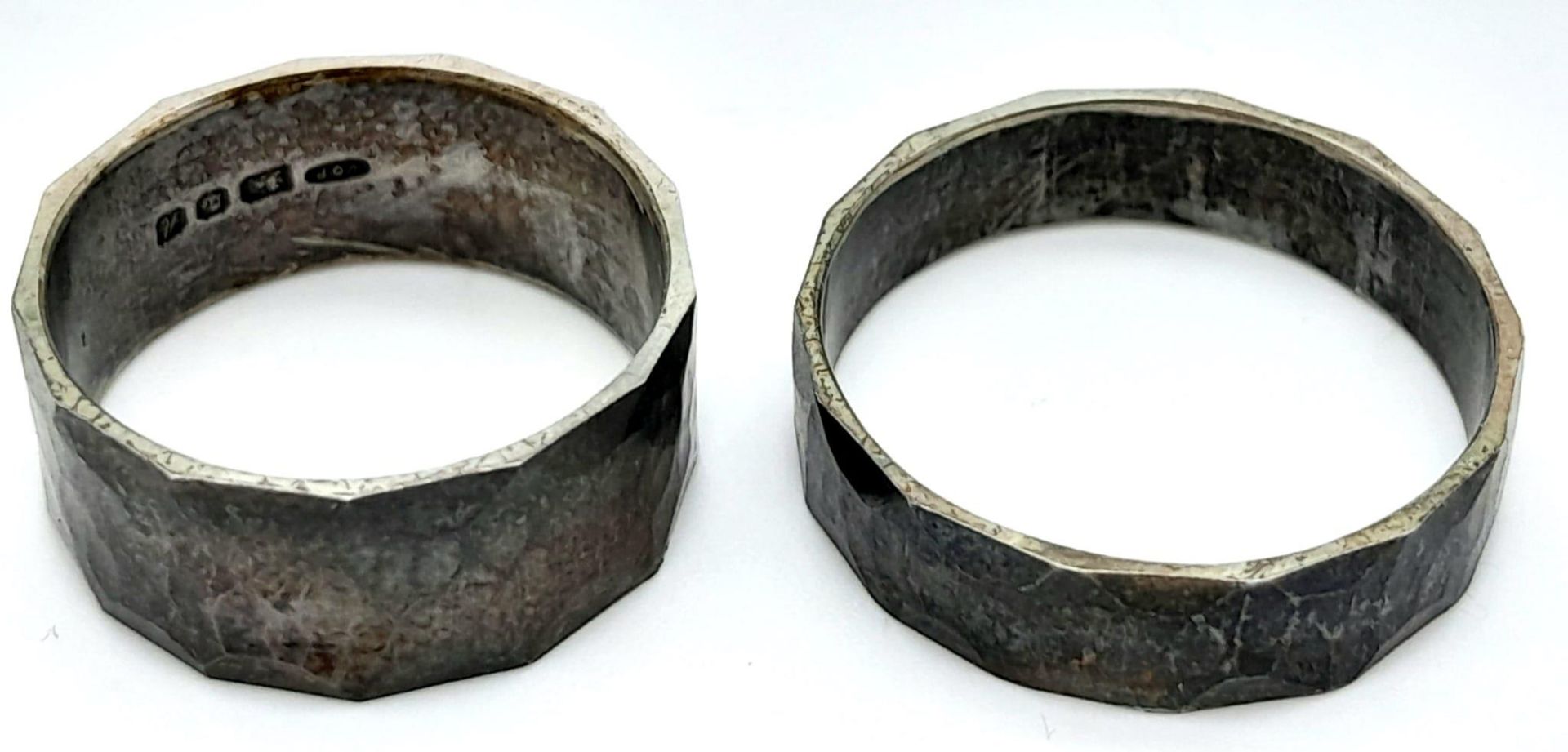 2X vintage sterling silver band rings. Full London hallmarks, 1975. Total weight 7.2G. Size M, T - Image 4 of 5