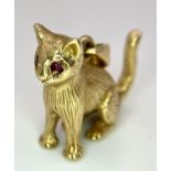 A Beautiful Vintage 9K Gold Pussy Pendant - With Ruby Eyes! 2.5cm. 8.8g weight.