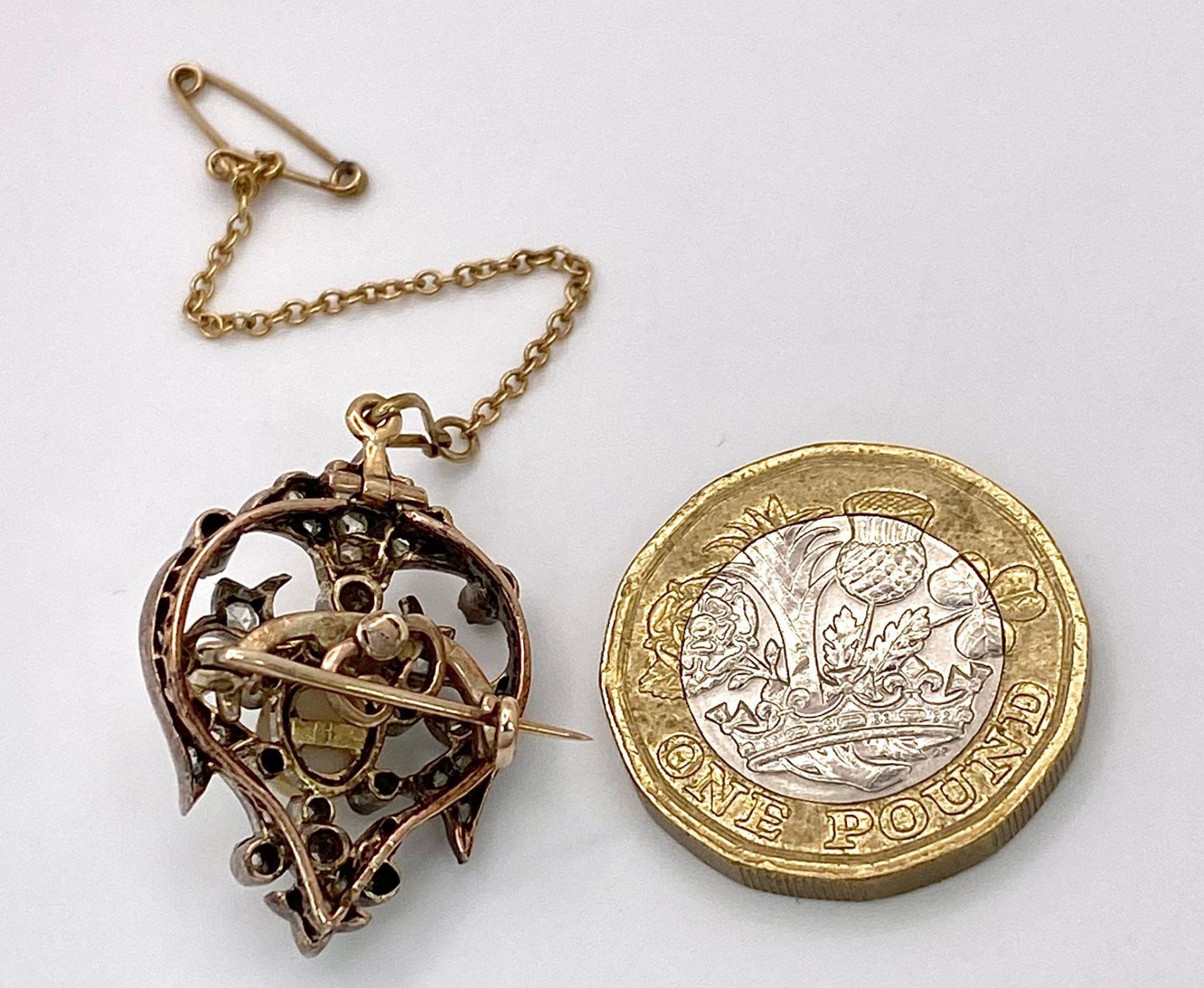 A Wonderful Antique Victorian Gold, Silver, Pearl and diamond Brooch. A rich mid-karat gold base - Bild 3 aus 4