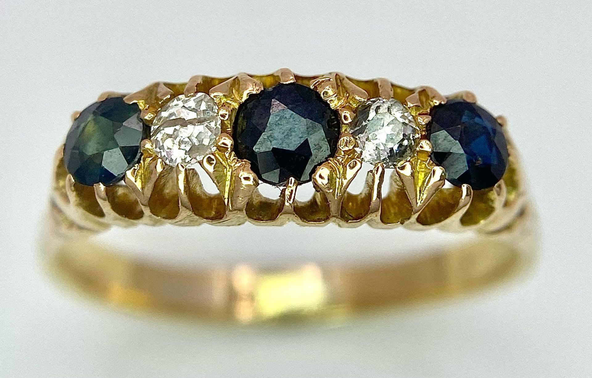 An 18K Yellow Gold Sapphire and Diamond Ring. Size Q. 3.9g - Bild 3 aus 7