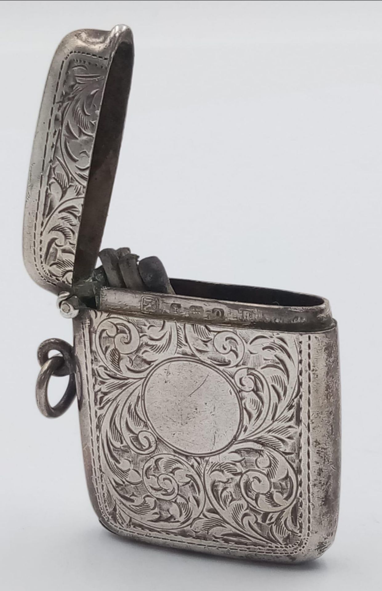 An antique sterling silver vesta case pendant with fabulous engravings. Full hallmarks Birmingham, - Image 3 of 5