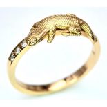 AN 18K YELLOW GOLD, THEO FENNELL (DESIGNER) DIAMOND SET LIZARD RING. 3G. SIZE M