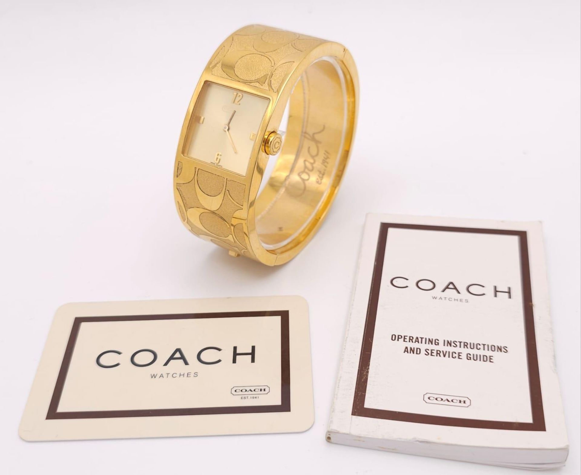 A CLIP BANGLE FASHION WATCH BY COACH , WITH QUARTZ MOVEMENT AND SQUARE GOLD TONE DIAL . COMES WITH - Bild 22 aus 24