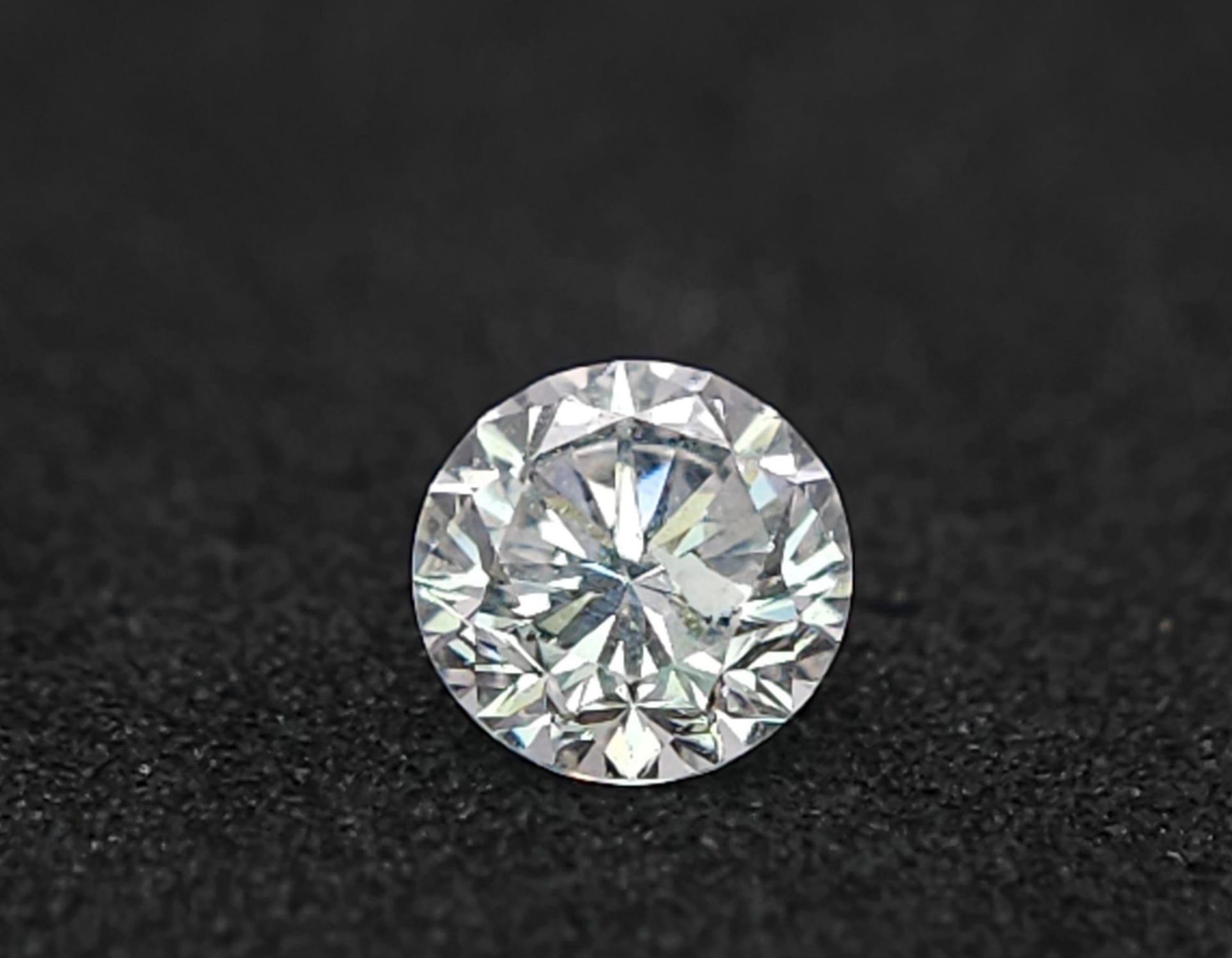 A ROUND BRILLIANT CUT DIAMOND .43ct VS2 COLOUR F , WITH CERTIFICATE .