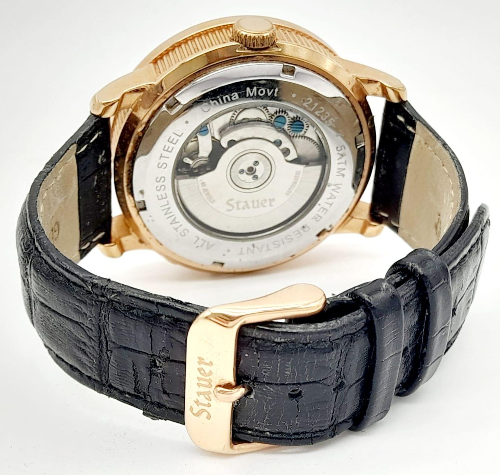 A Stauer Automatic Gents Watch. Black leather strap. Rose gold gilded case - 46mm. Black dial with - Bild 7 aus 15