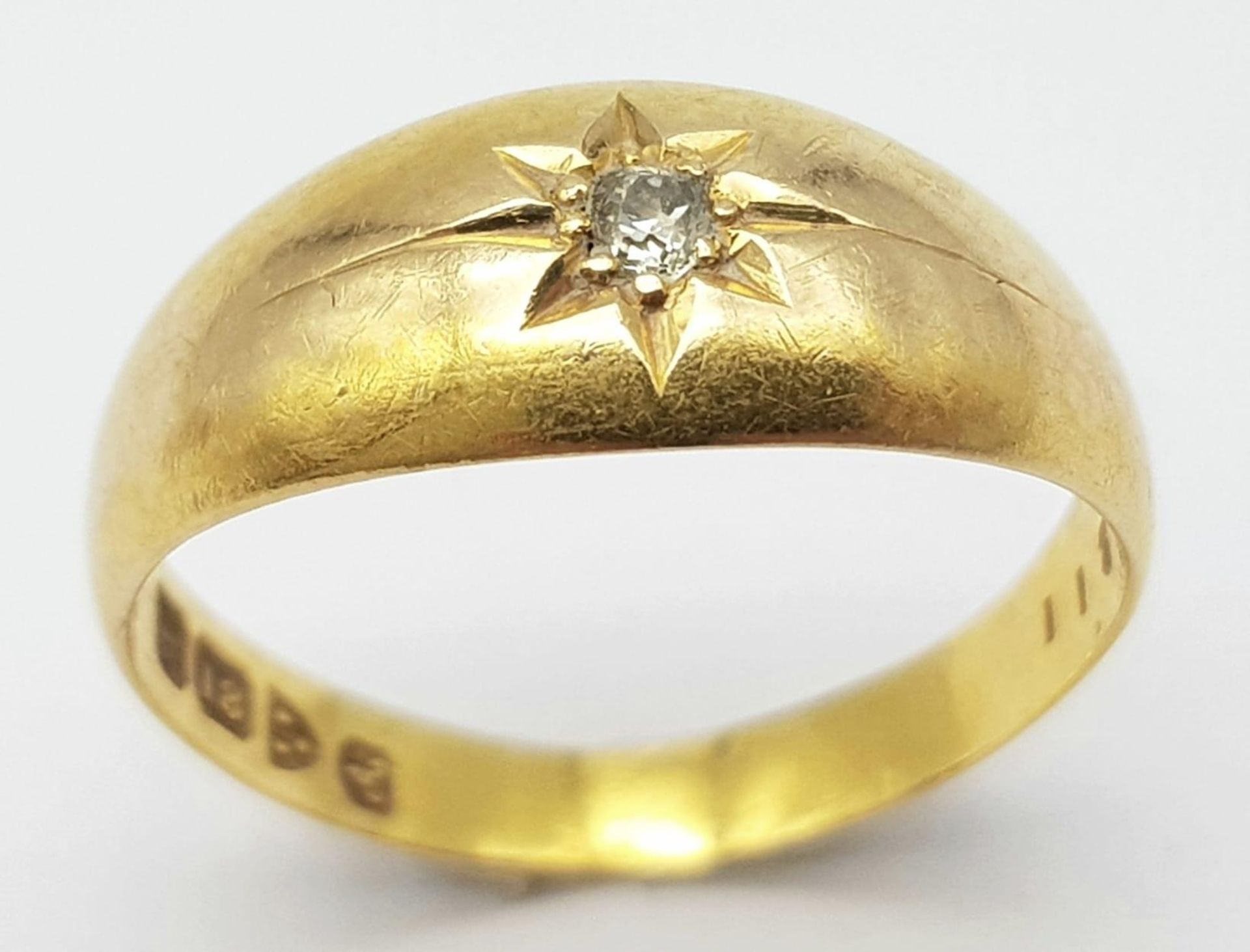 AN ANTIQUE 18K YELLOW GOLD DIAMOND RING. 3G .SIZE M HALLMARKED CHESTER 1901. - Image 2 of 5