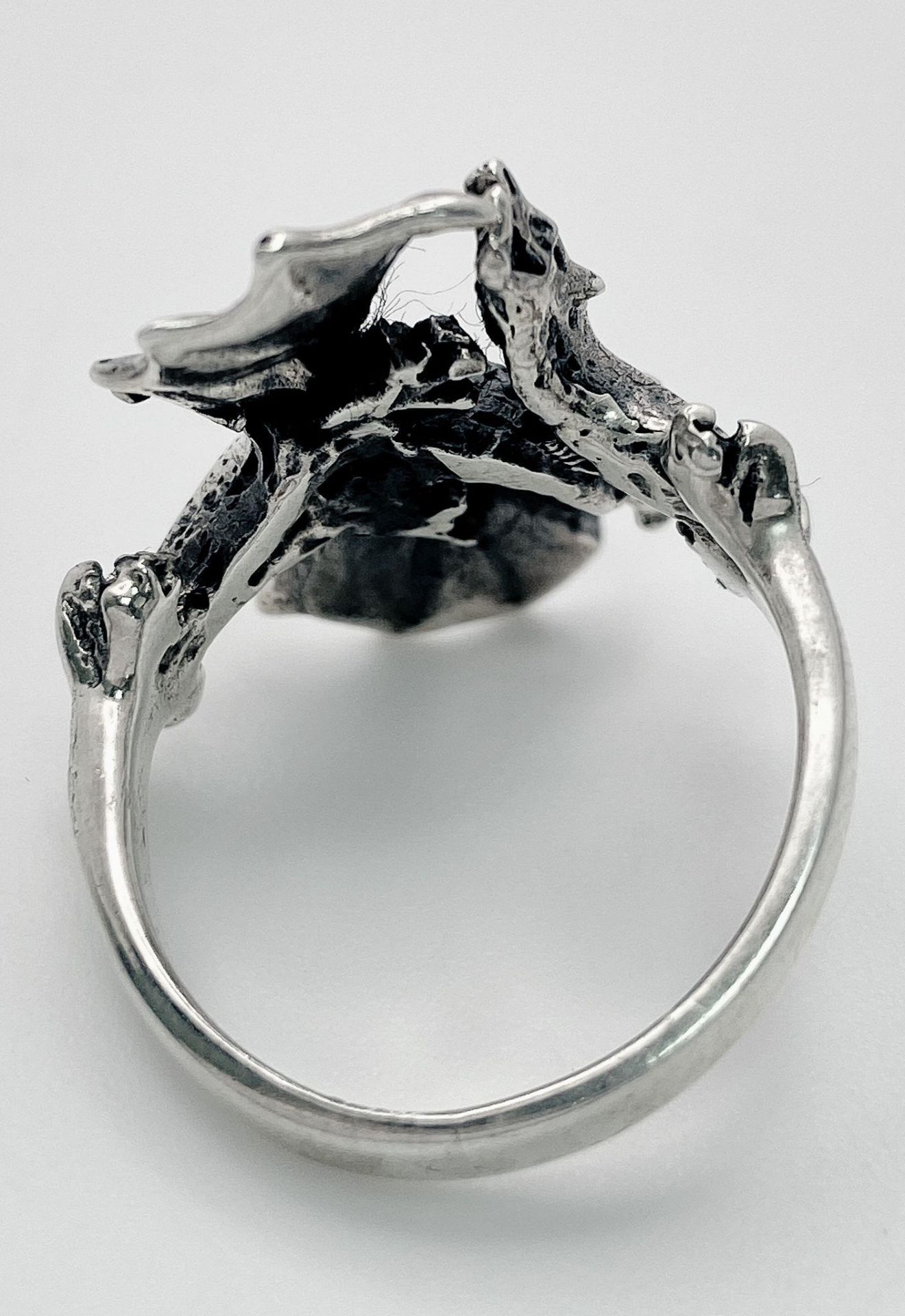 A Vintage Sterling Silver Dragon Detail Ring Size K. The Crown is detailed with a Dragon with - Image 7 of 9