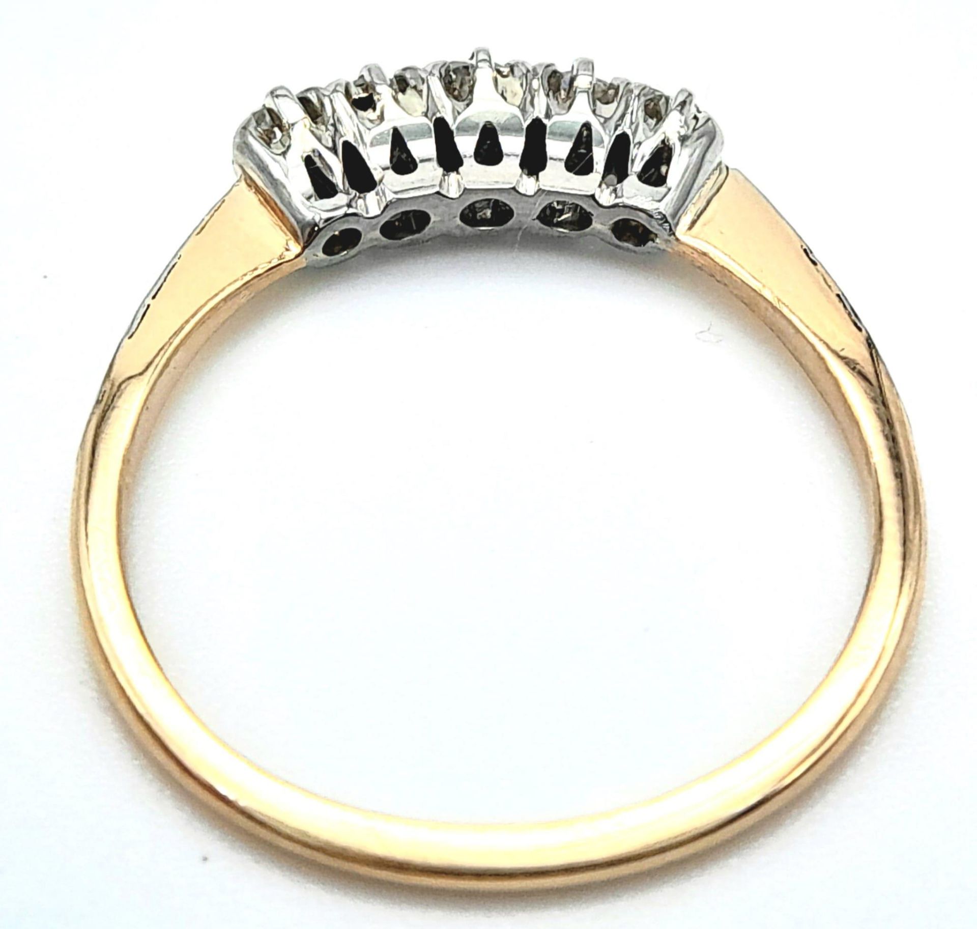 AN 18K YELLOW GOLD VINTAGE OLD CUT DIAMOND 5 STONE RING. 0.20CT. 2.1G SIZE. L 1/2. - Image 4 of 5