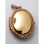 A Vintage 9K Yellow Gold Locket Pendant. 3cm. 2.2g weight.