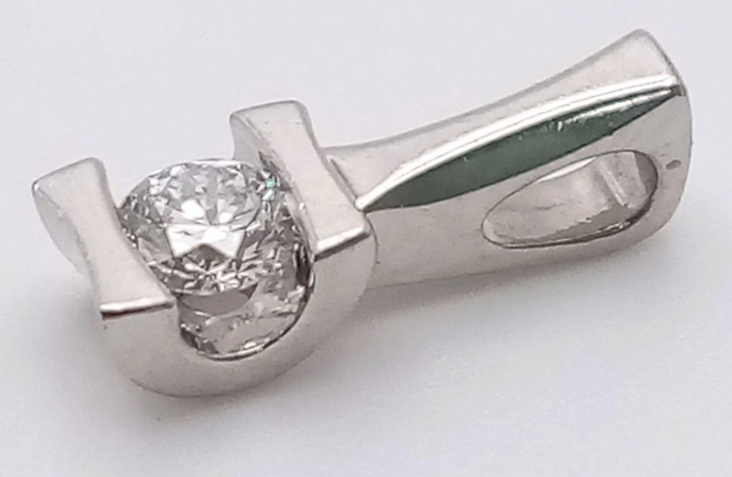 A SPARKLING 18K PLATINUM DIAMOND SOLITAIRE DROP PENDANT, WITH APPROX 0.24CT ROUND BRILLIANT CUT - Image 3 of 8