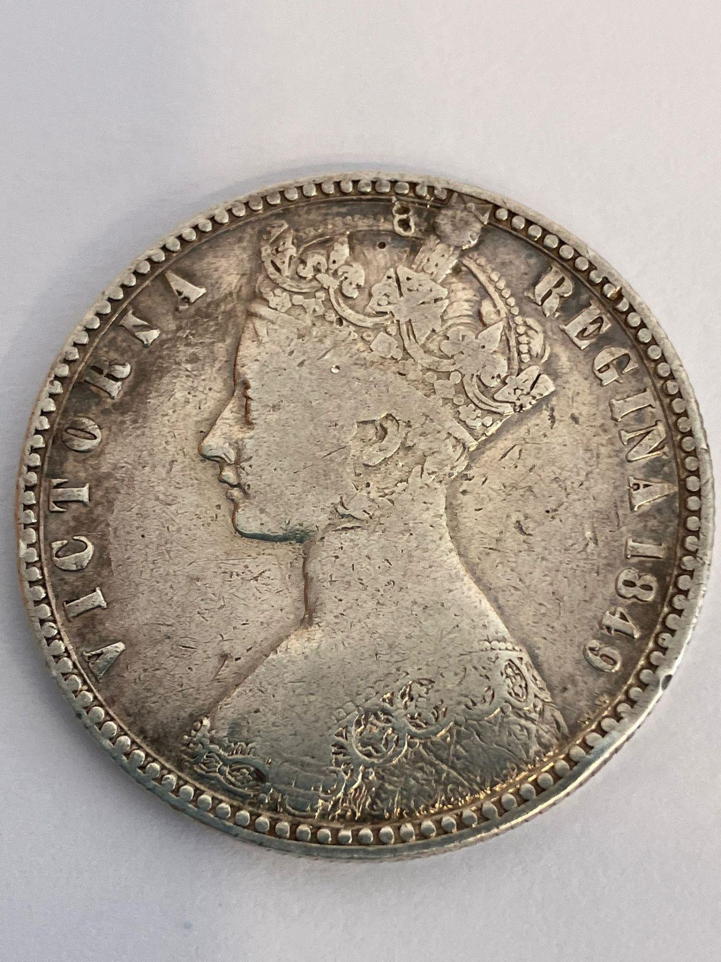 1849 SILVER GOTHIC FLORIN in very/extra fine condition. This is the coin that omitted the - Bild 2 aus 2