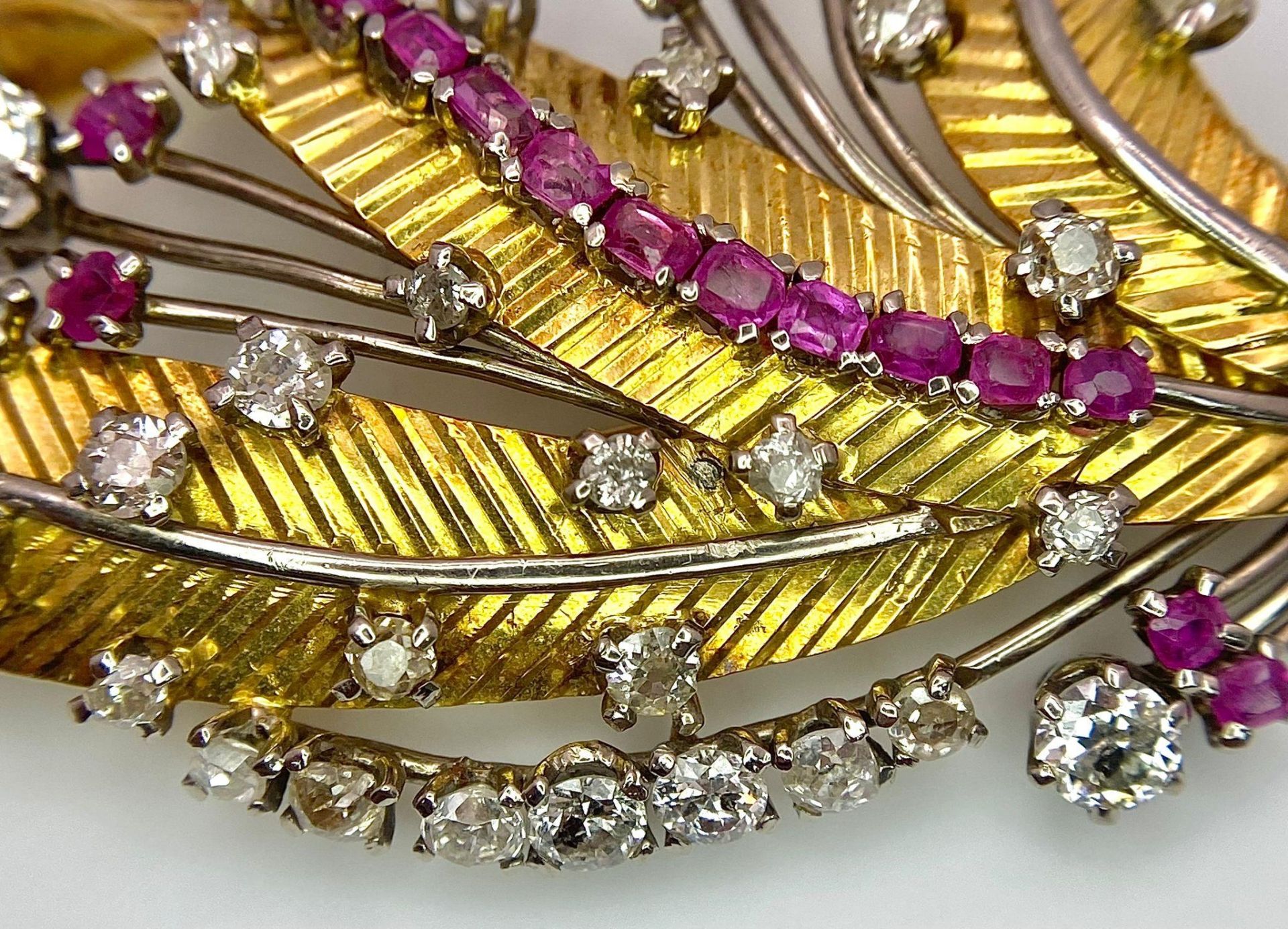 A Spectacular 18K Gold (tested) Diamond and Ruby Leaf Brooch. 3ctw of brilliant round cut diamonds - Bild 3 aus 6