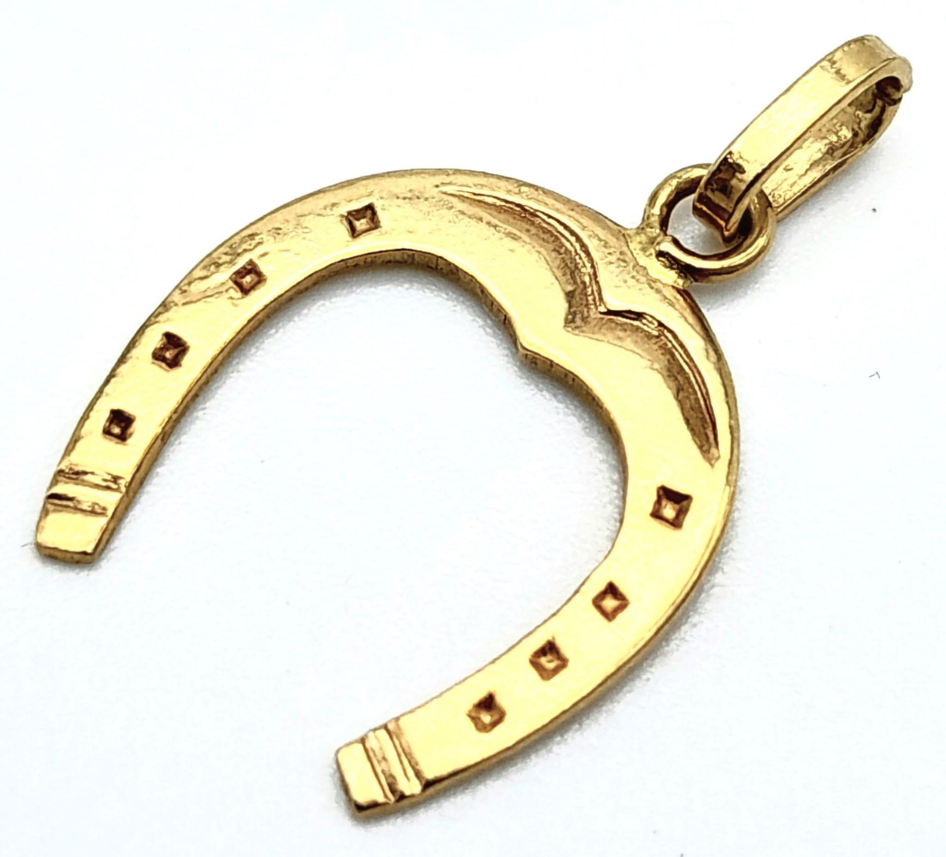 An 18K Yellow Gold Lucky Horseshoe Pendant/Charm. 2cm. 1.15g