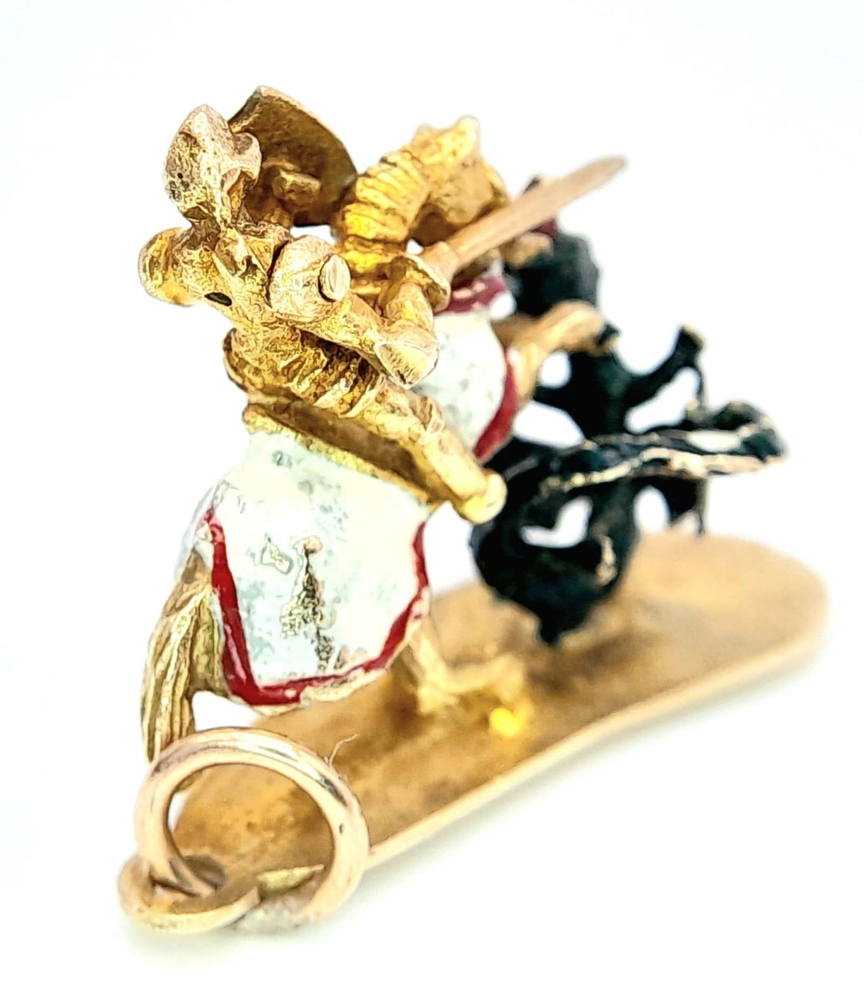 A 9K YELLOW GOLD ENAMELLED ST GEORGE & DRAGON CHARM - AMAZING DETAIL! 4.6G - Image 2 of 4