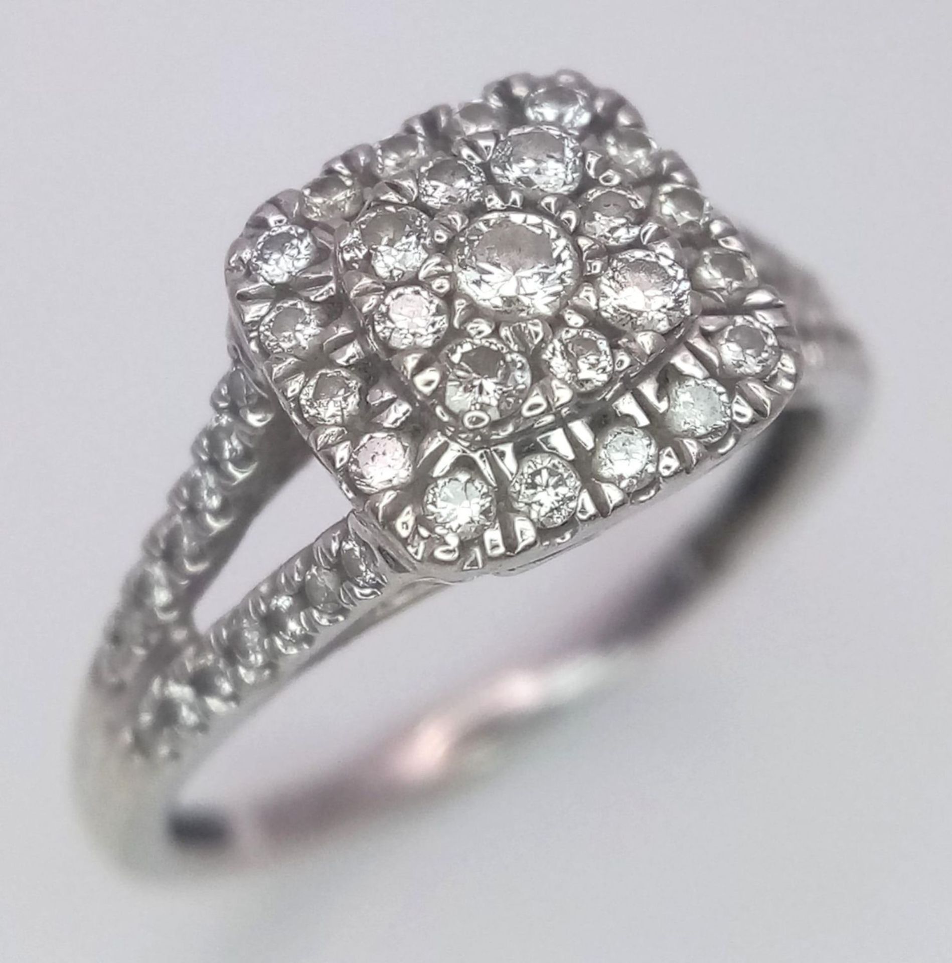 A 9 K white gold ring with a diamond cluster and more diamonds on the shoulders of the ring, size: - Image 3 of 8