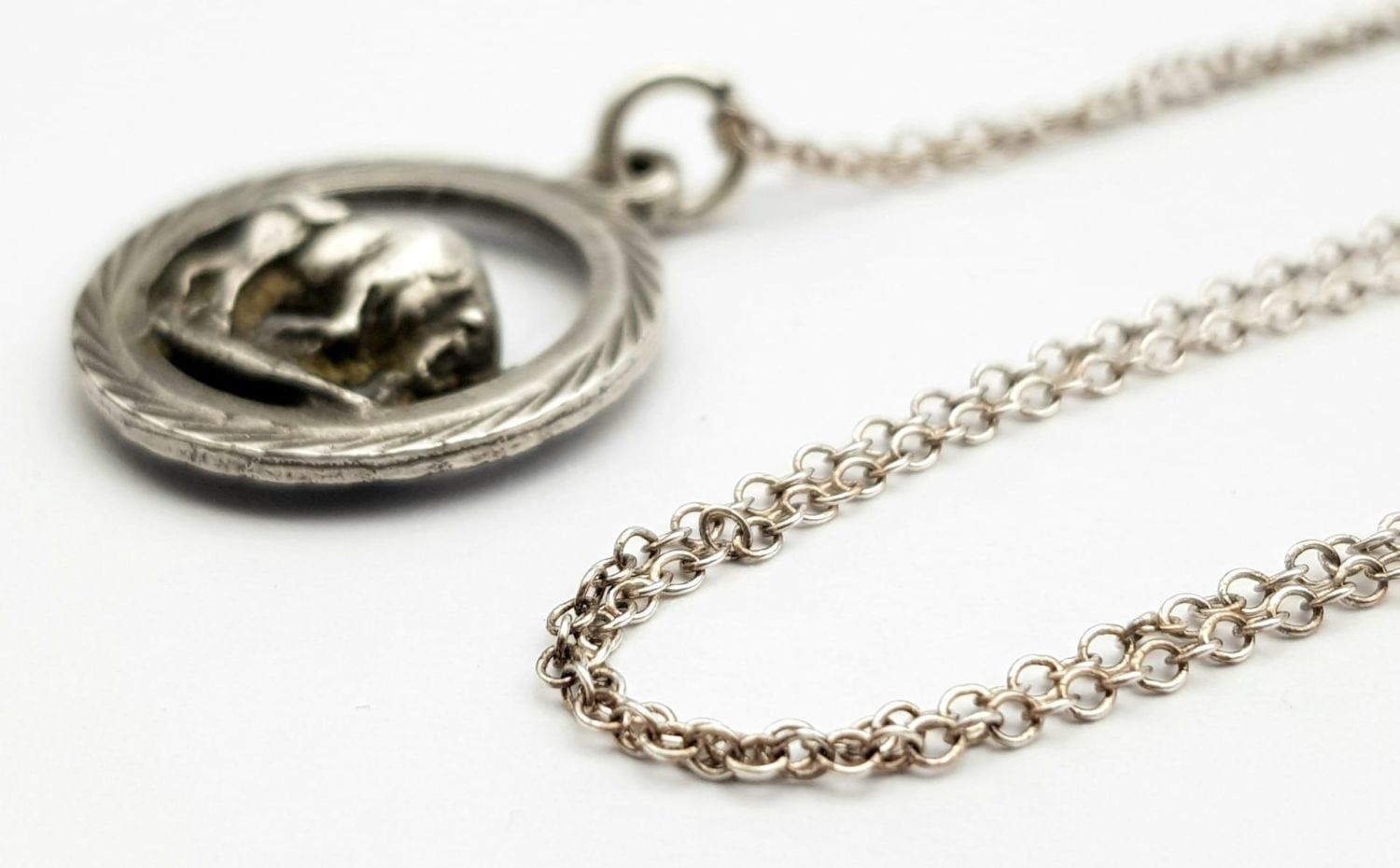 A vintage 925 silver bull pendant on silver belcher chain. Total weight 3.1G. Total length 42cm. - Image 7 of 8