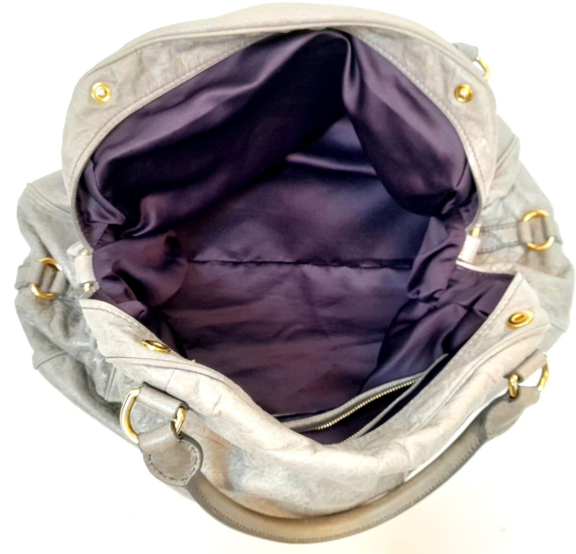 A Miu Miu Vitello Leather Handbag. Textured grey leather exterior with large zipped compartment. - Bild 8 aus 9