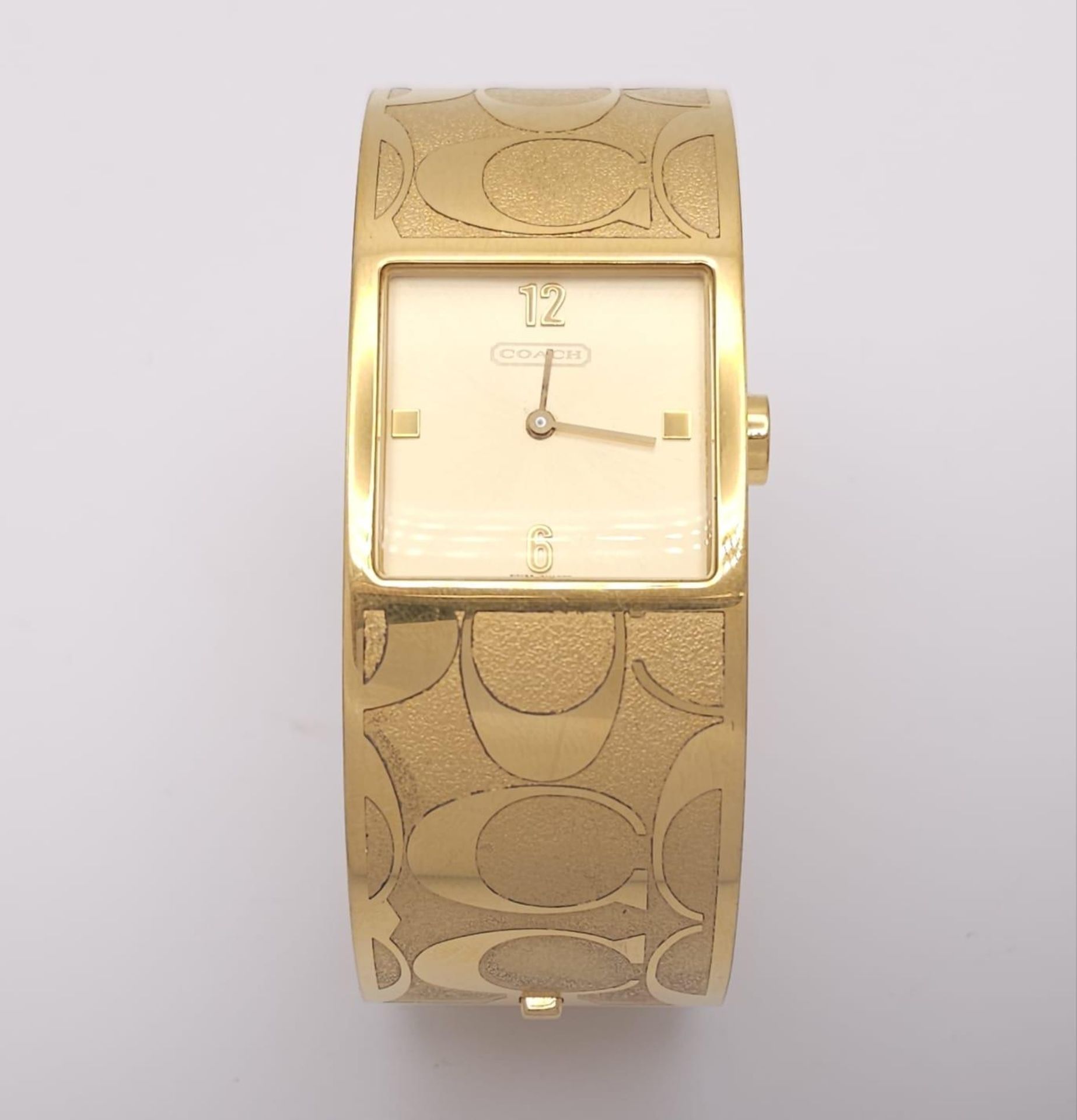 A CLIP BANGLE FASHION WATCH BY COACH , WITH QUARTZ MOVEMENT AND SQUARE GOLD TONE DIAL . COMES WITH - Bild 4 aus 24