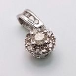 9k white gold diamond cluster pendant, weight 0.8g, 0.25ct diamond weight