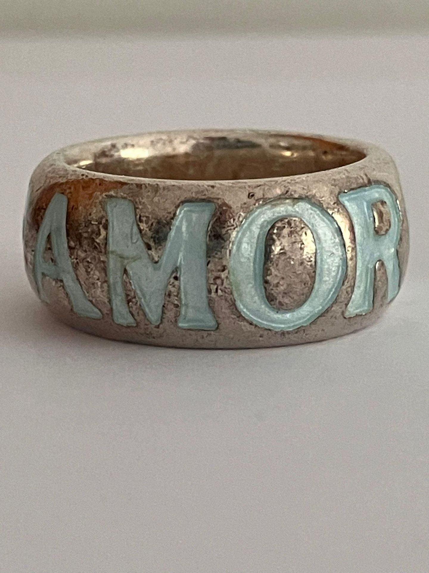 Genuine Wright & Teague VIVAT AMOR SILVER RING. Full hallmark and complete with ring box.size O - P. - Image 4 of 4