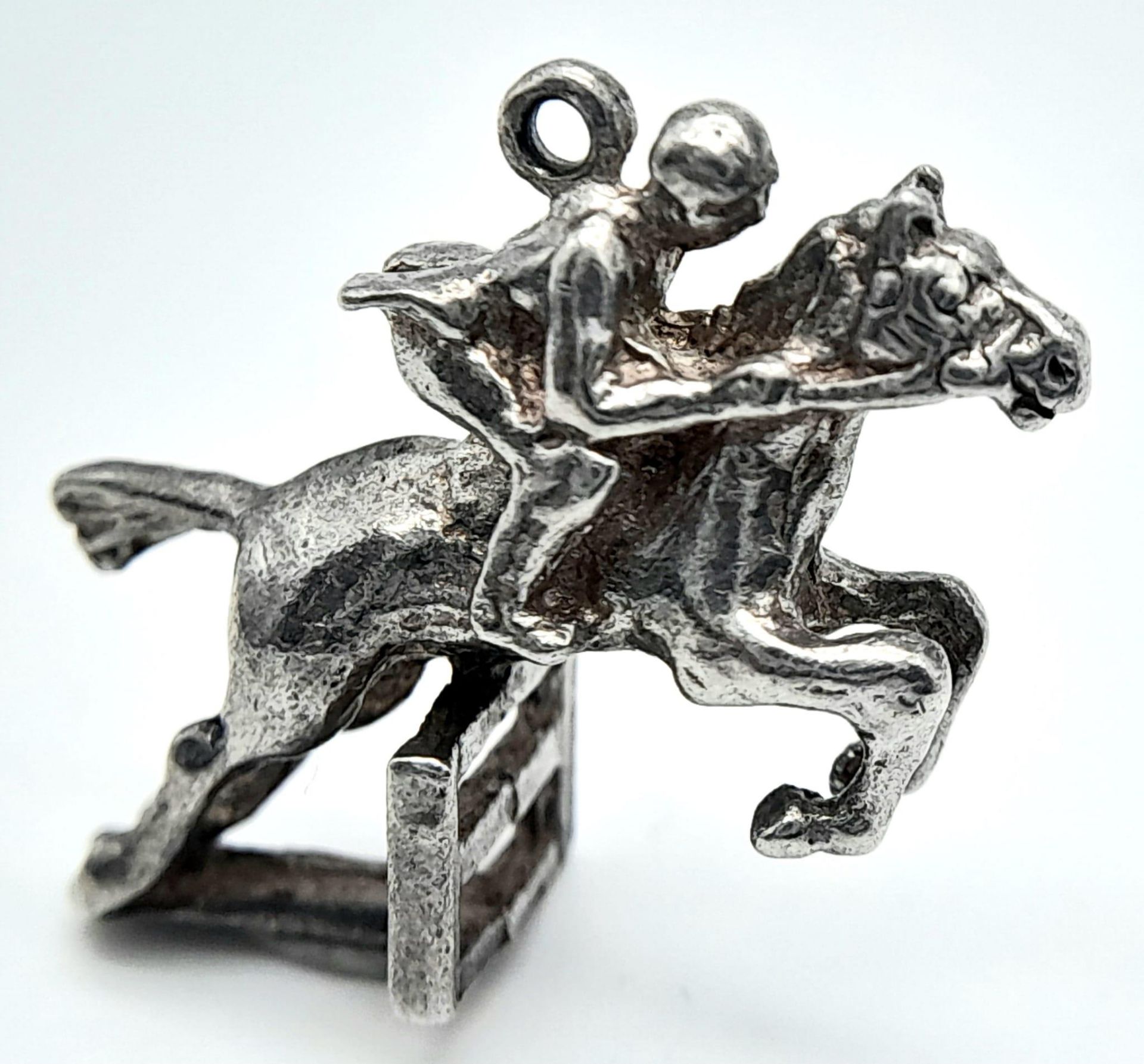 A Sterling Silver Jockey Horse Racing Charm. 2.3cm x 2cm, 5g weight. Ref: SC 7095