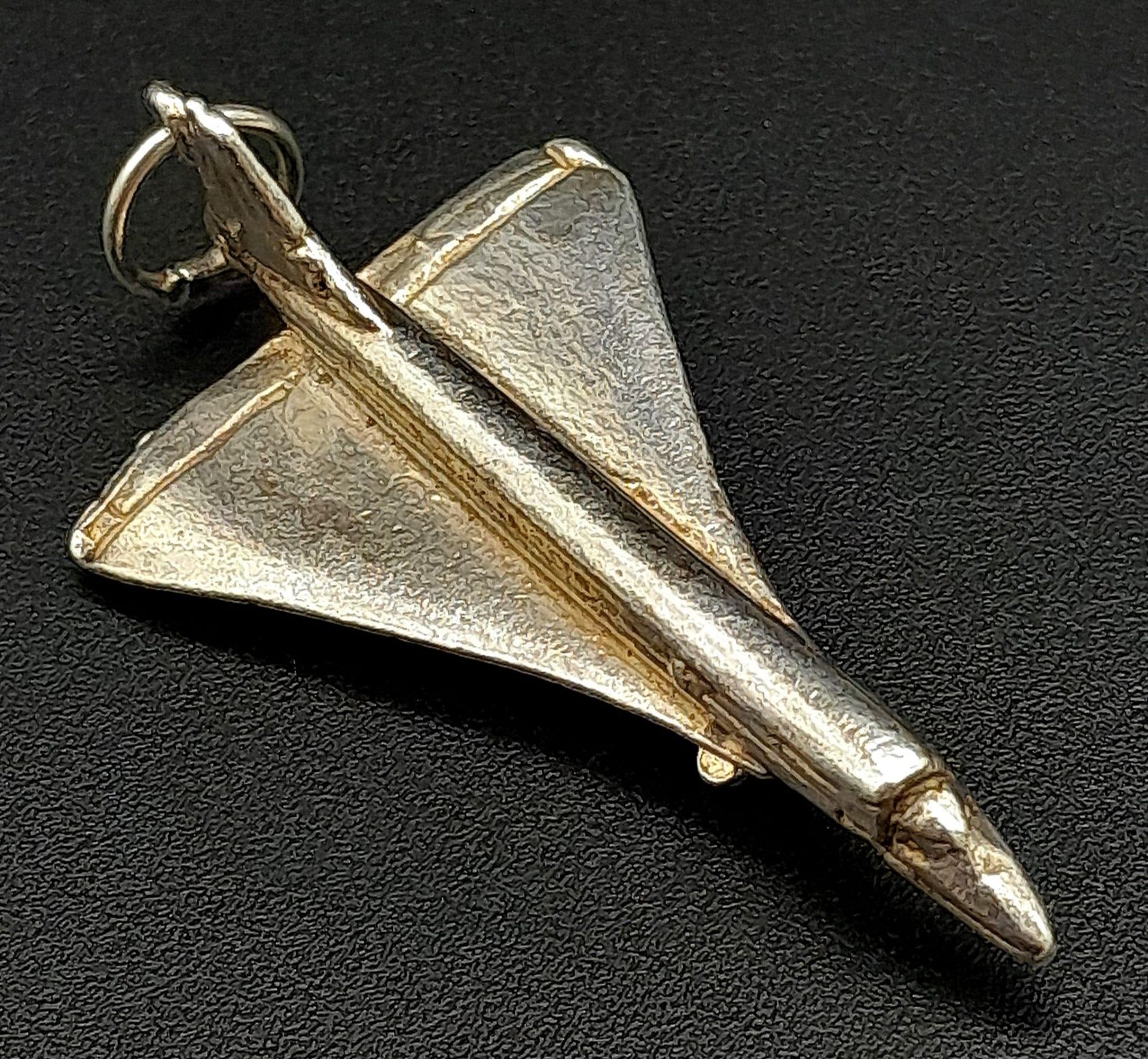 A Sterling Silver Concorde Charm. 4cm length, 4.2g weight. Ref: SC 7092