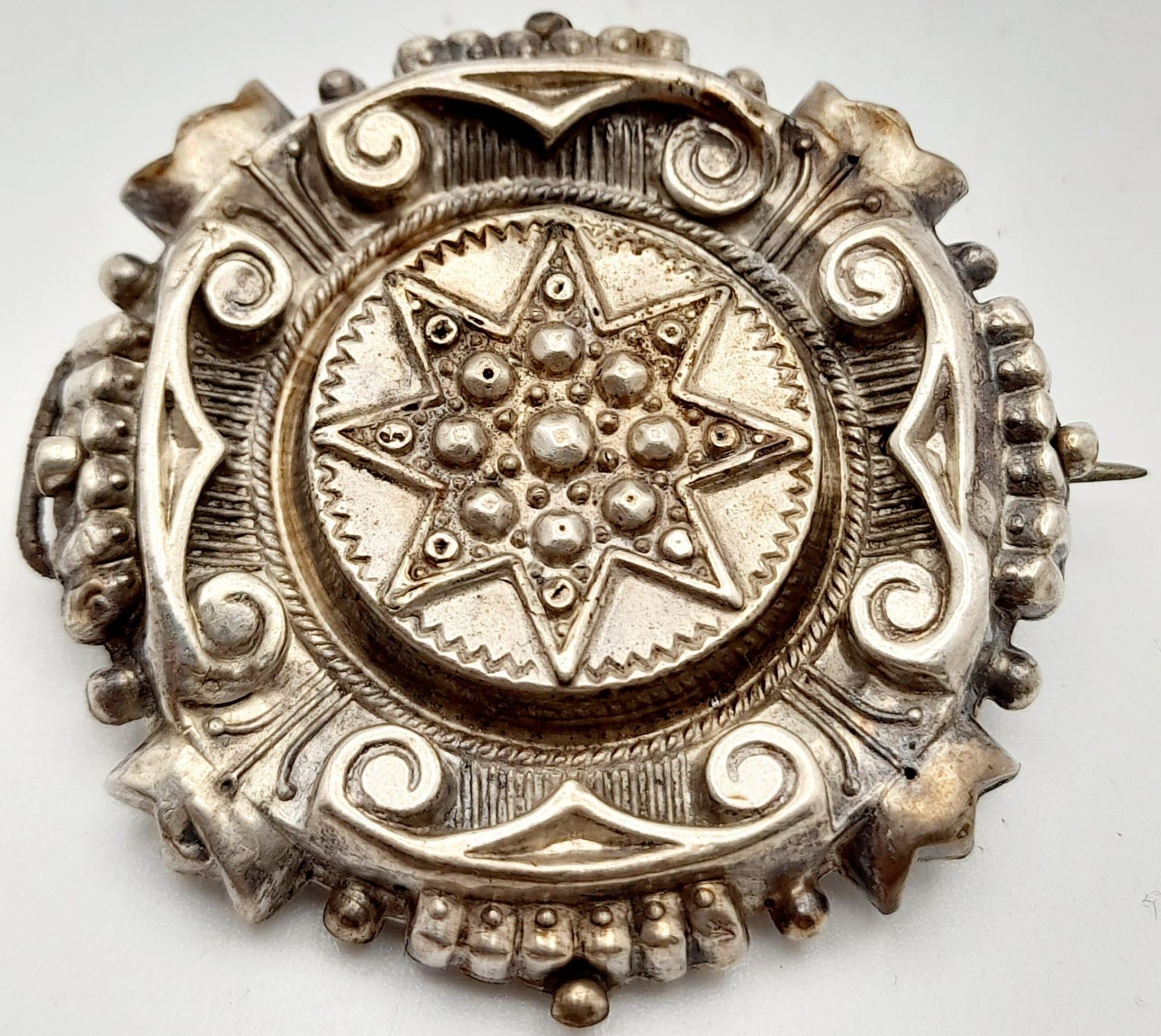 An Antique Victorian Morning Brooch. 3.5cm Diameter, Ornately Detailed.