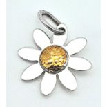 A 9K 2 Colour Daisy Flower Pendant. 1.7cm length, 0.7g total weight. Ref: 8423