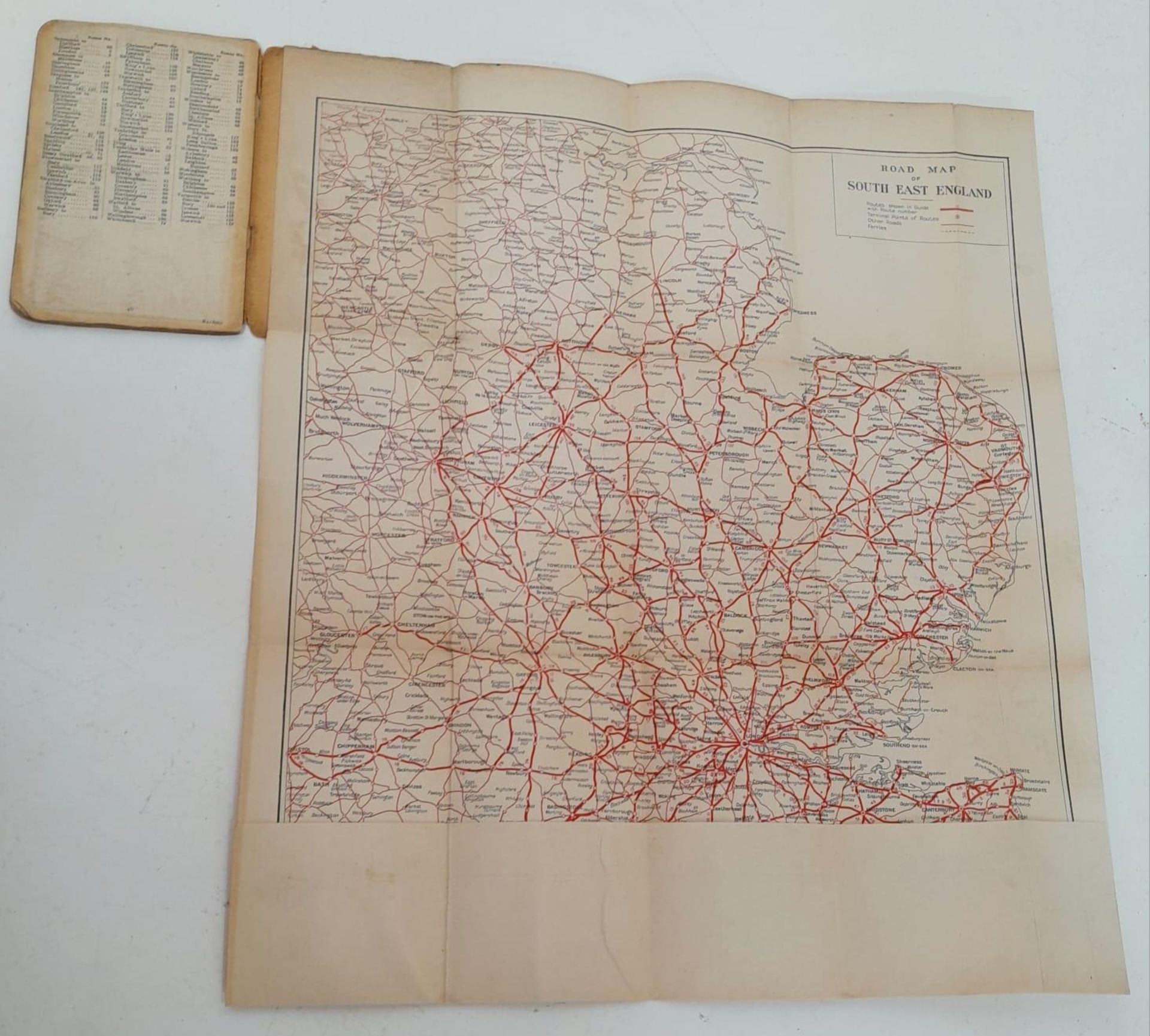 A vintage Road Atlas and Route Guide 100 miles round London - Image 4 of 10