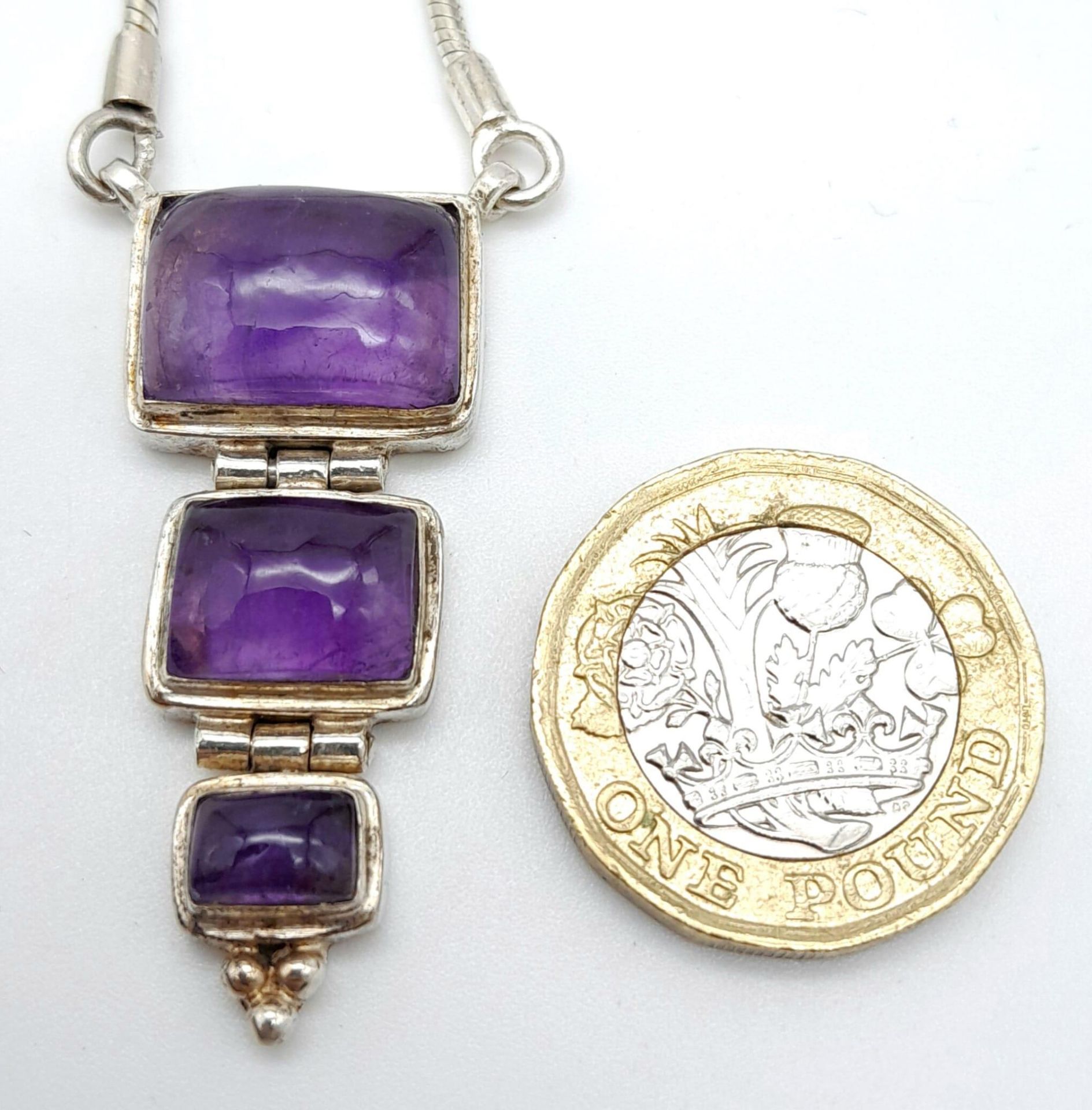 A Vintage Sterling Silver, Graduating Size, Amethyst Set Necklace. 40-43cm Length. Gross Weight 19. - Bild 6 aus 11