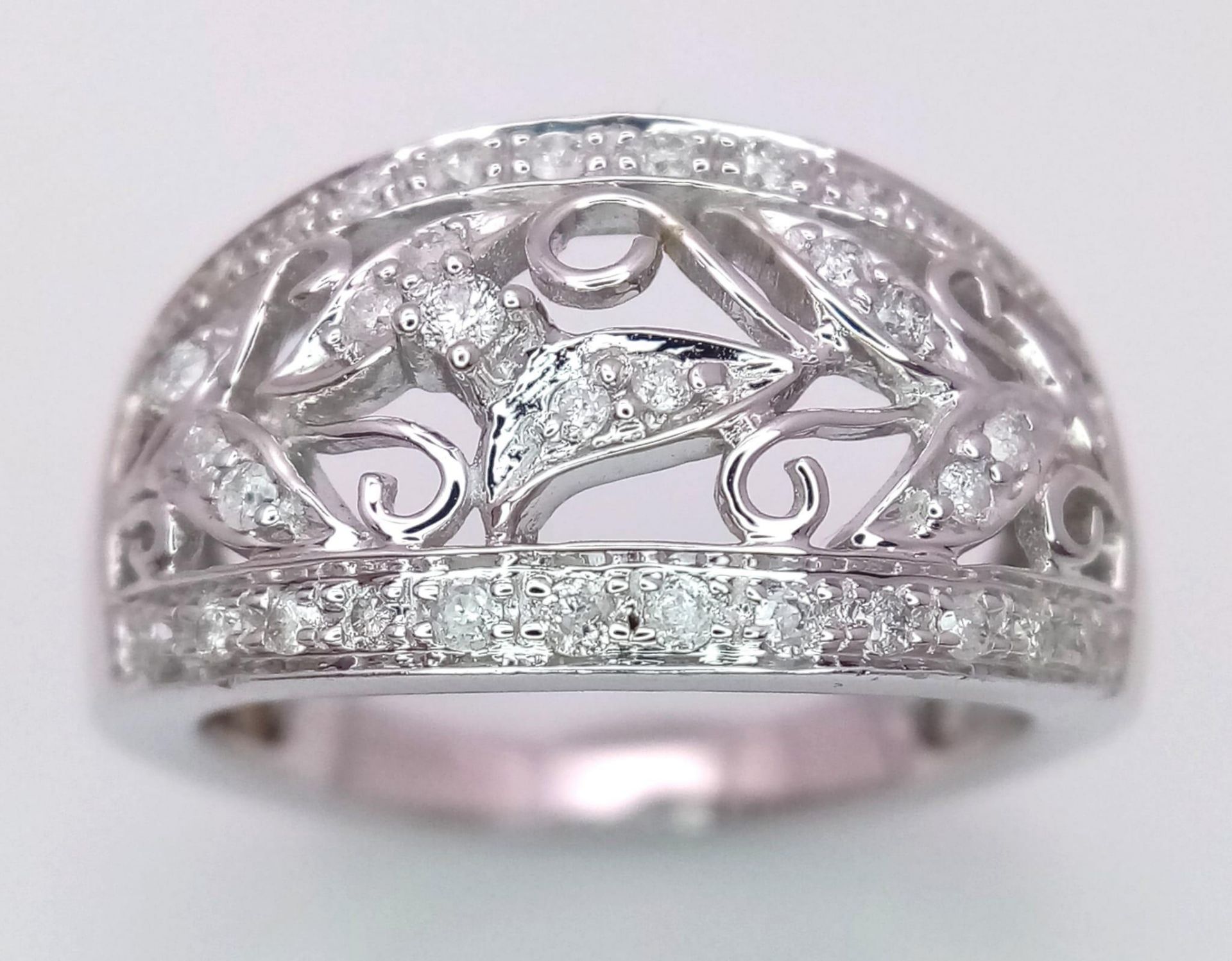 A FANCY 9K WHITE GOLD DIAMOND FLORAL RING, APPROX 0.25CT DIAMONDS, WEIGHT 5.1G SIZE N - Image 2 of 8