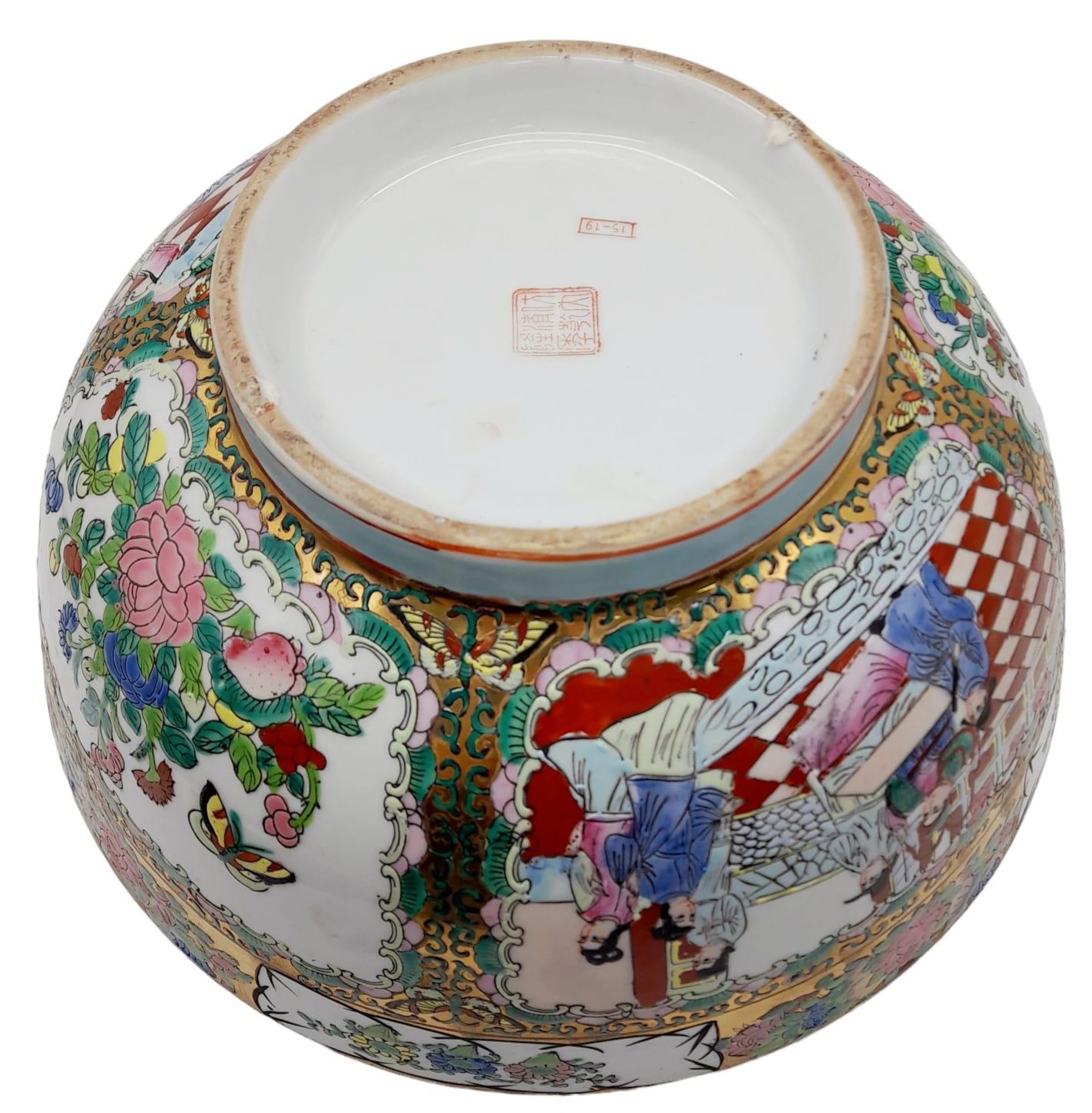 A Very Large Antique Chinese Famille Rose Bowl. Beautiful colours depicting court scenes amongst - Image 7 of 8