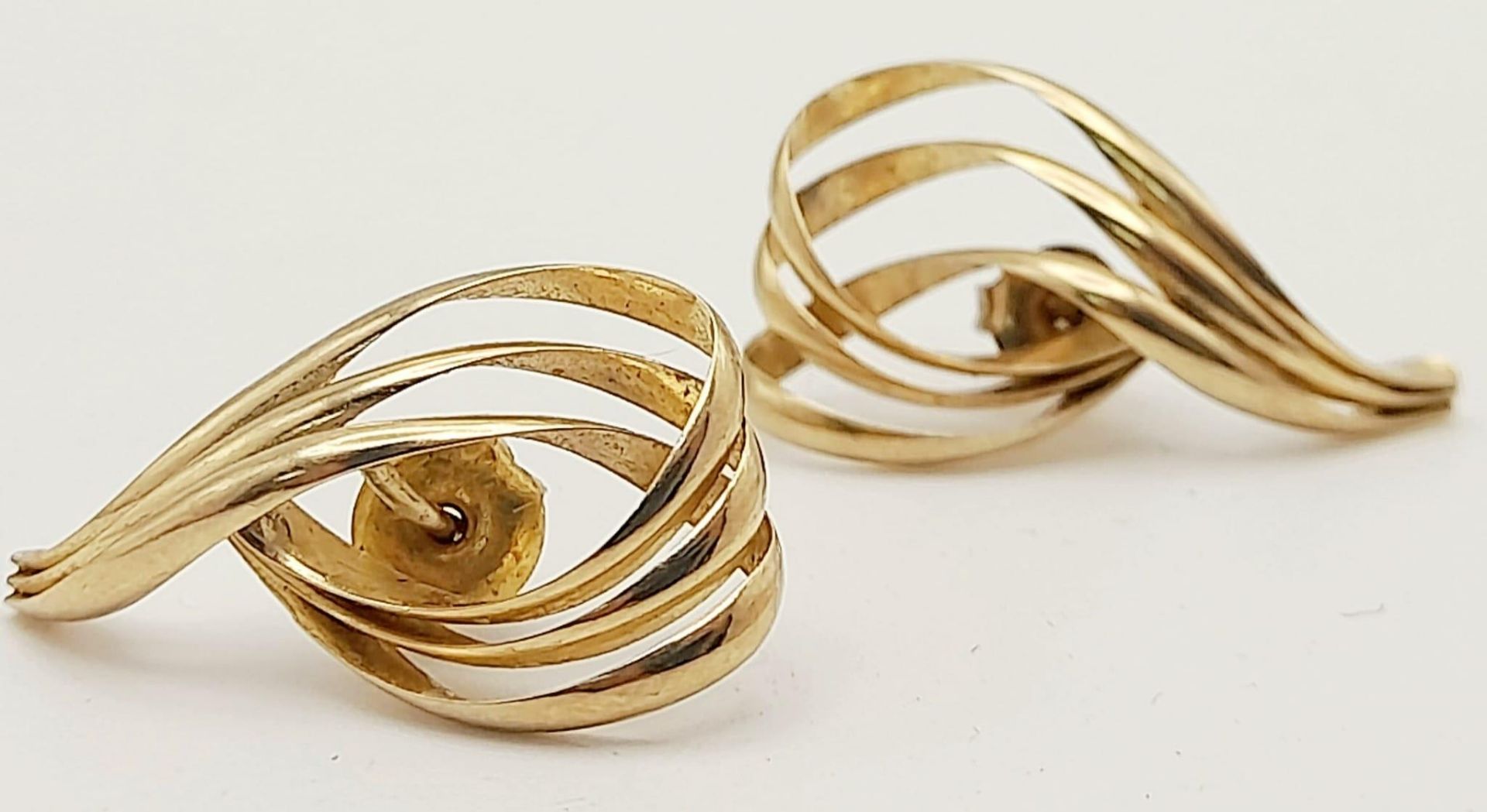 A Pair of 9K Yellow Gold Swirl Earrings. 2.55g total weight. - Image 2 of 11