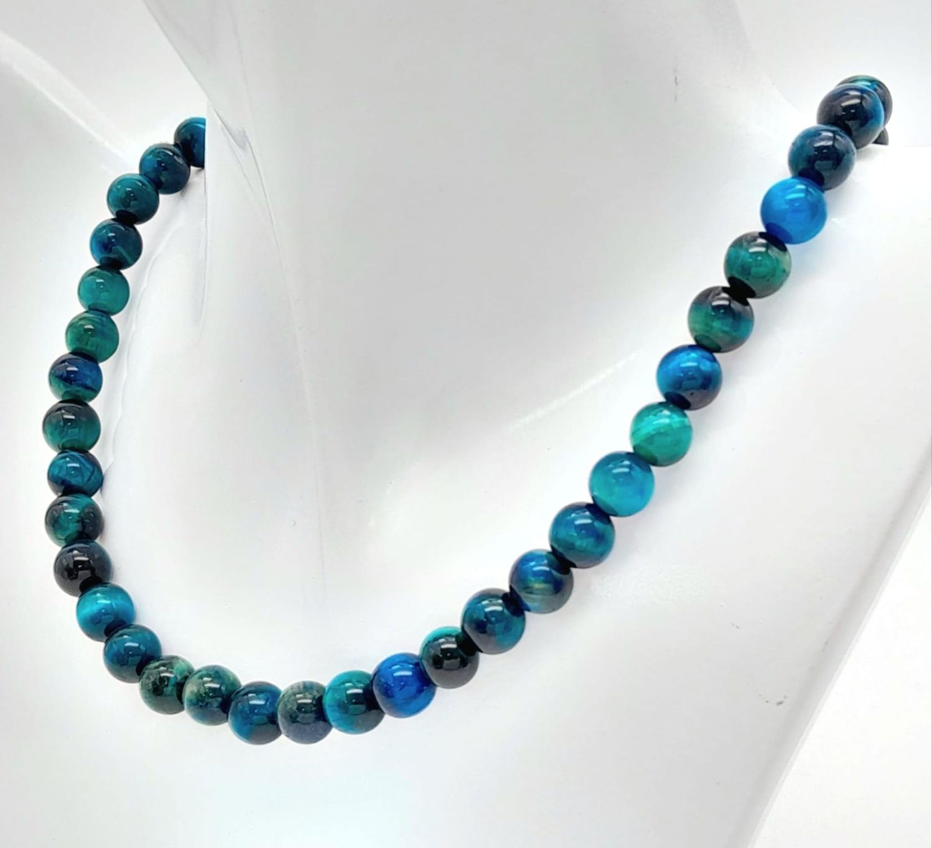 A blue (colour enhanced) tiger's eye necklace bringing luck and prosperity to the owner! Length: - Image 2 of 5